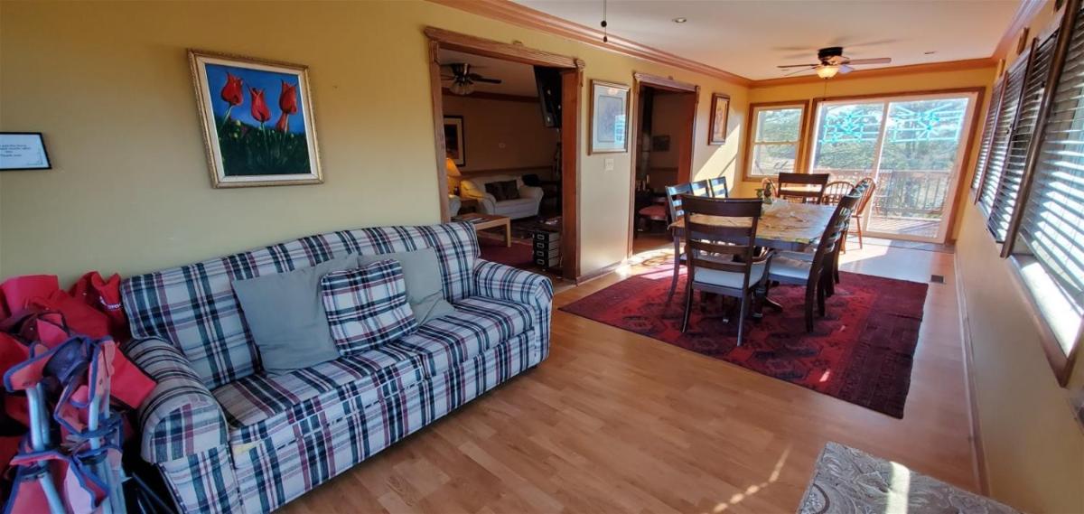 Three-Bedroom Holiday Home  photo 2