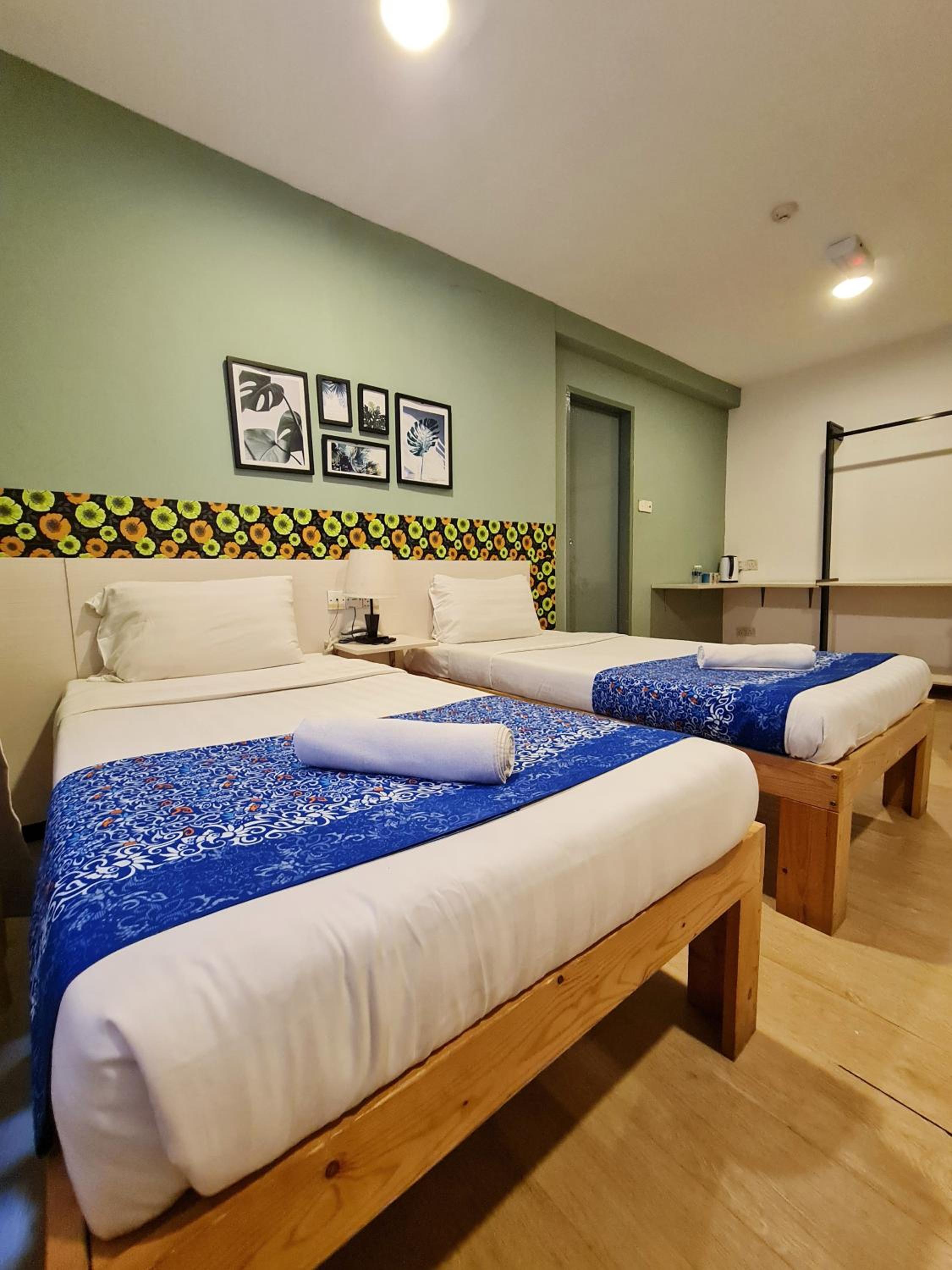 Standard Twin Room - Photo 6