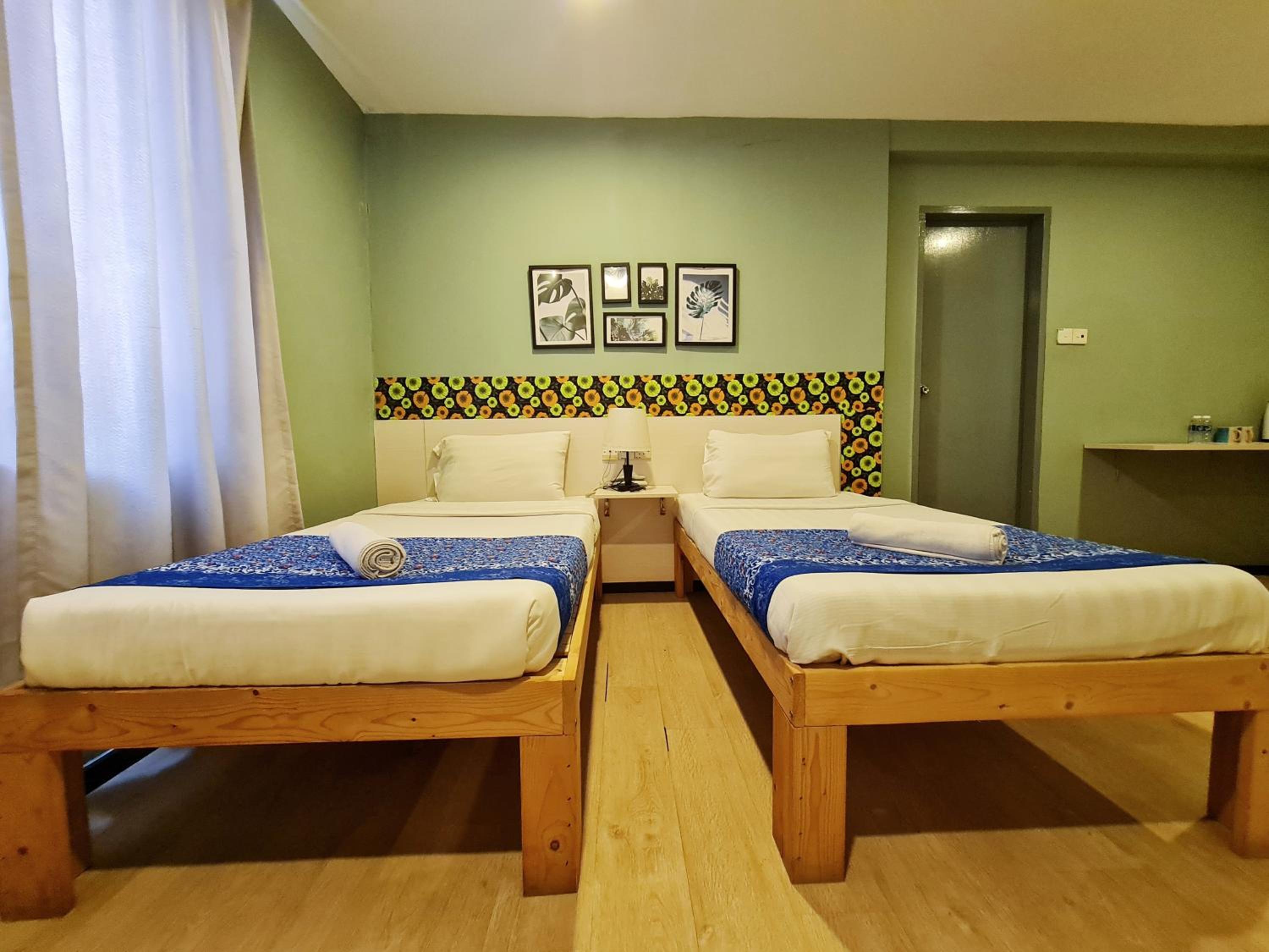 Standard Twin Room - Photo 4