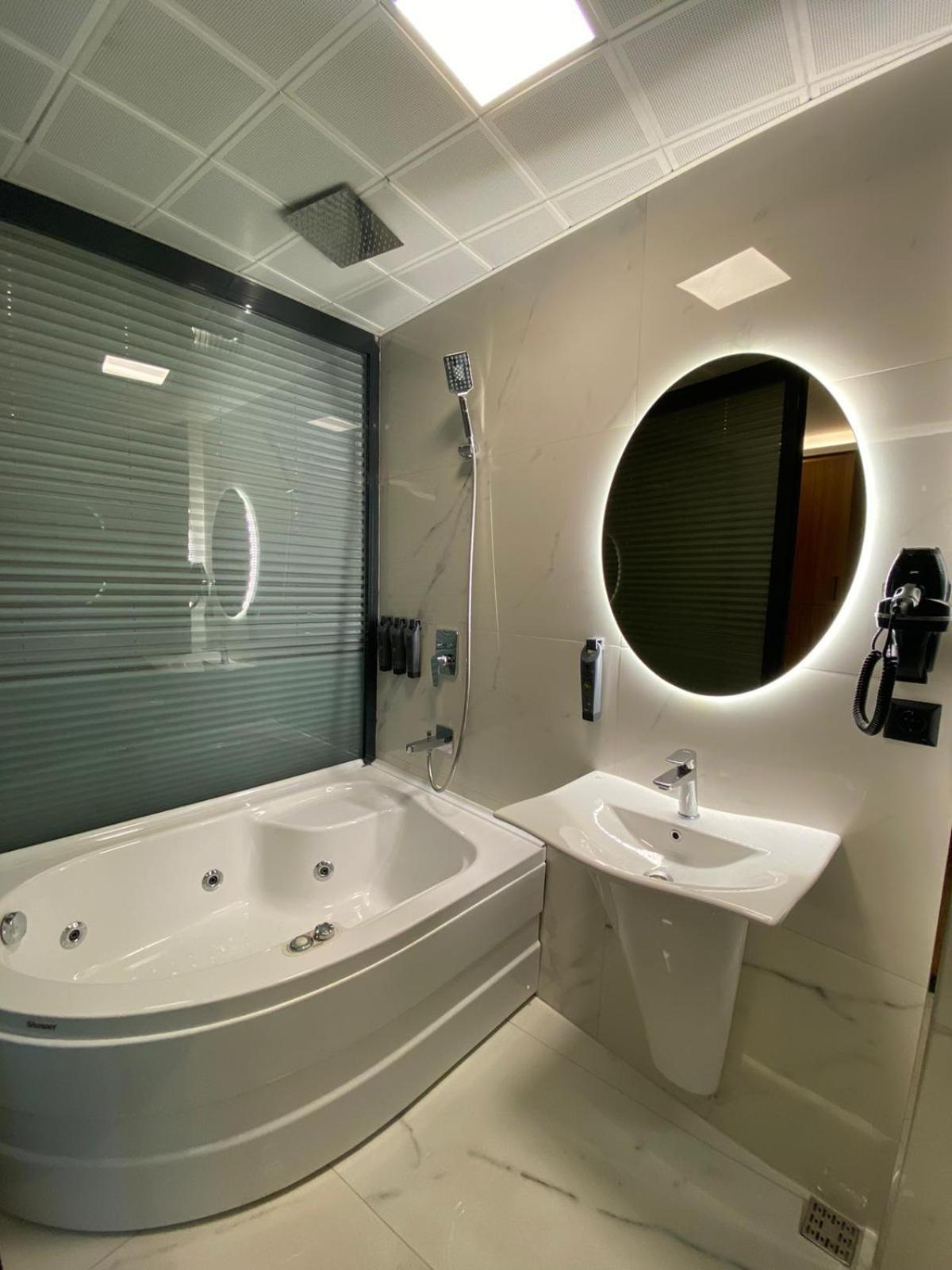 Queen Room with Spa Bath photo 3