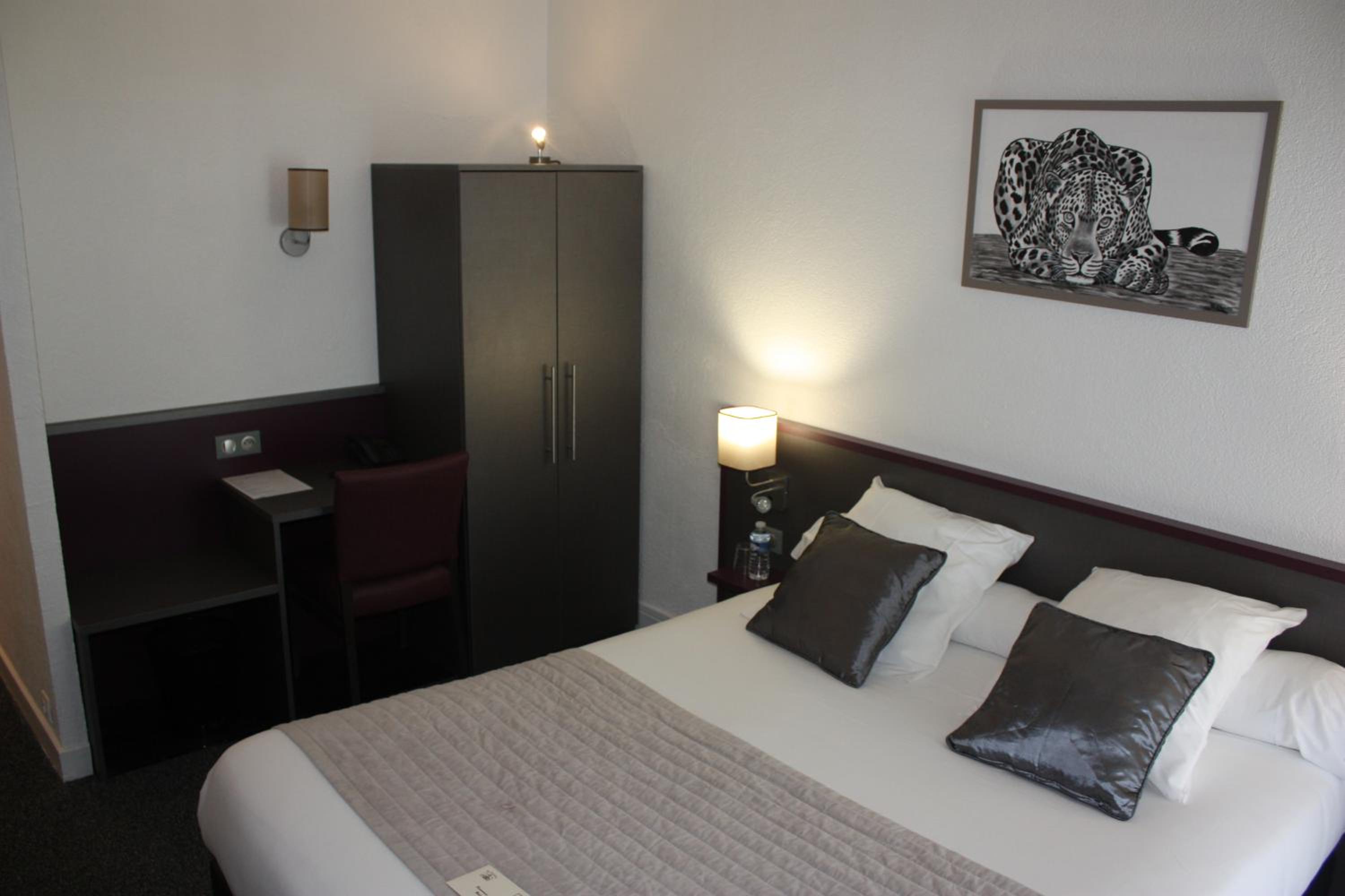 Double Room with Estuary view - Lower level photo 1