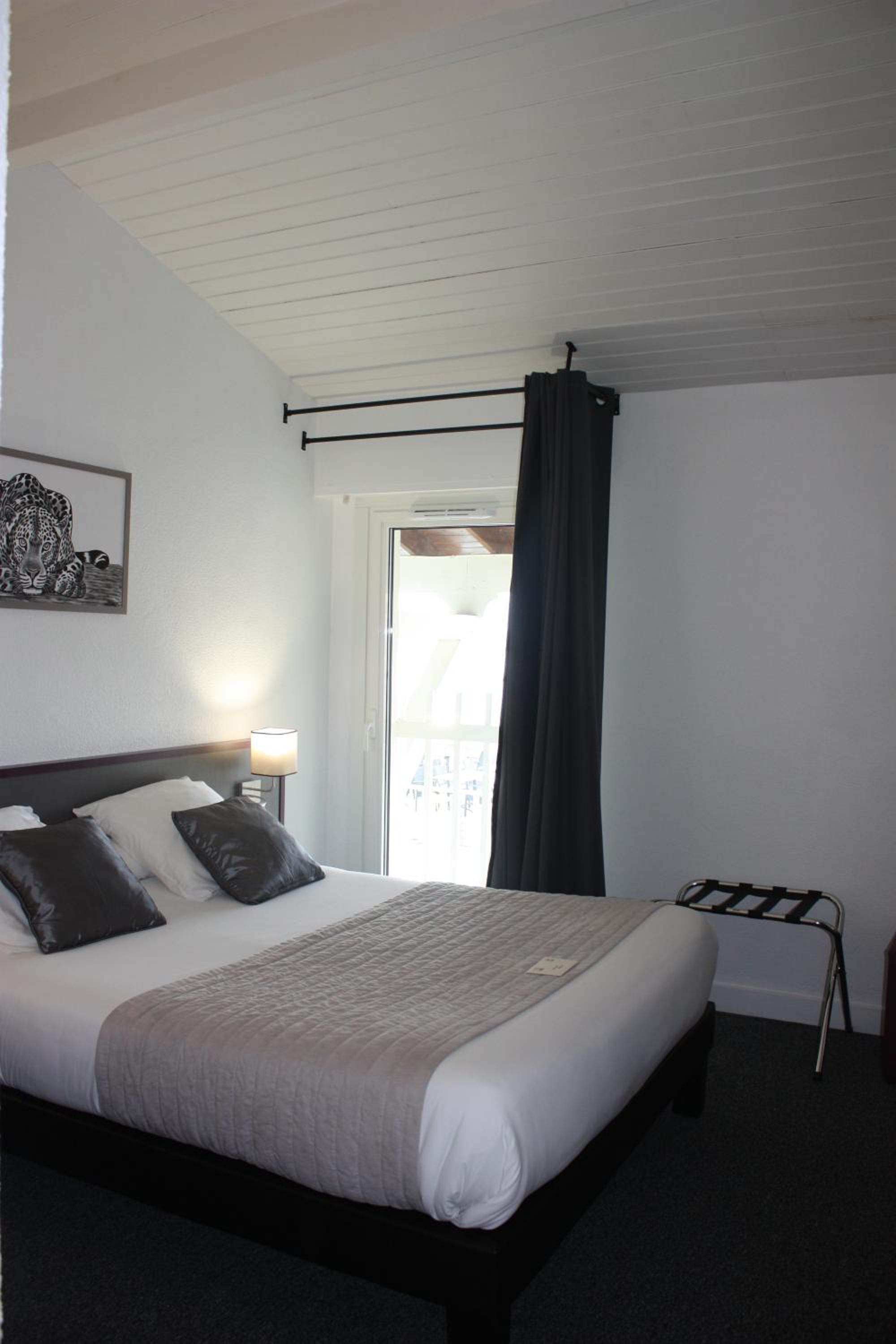 Double Room with Estuary view - Lower level photo 3