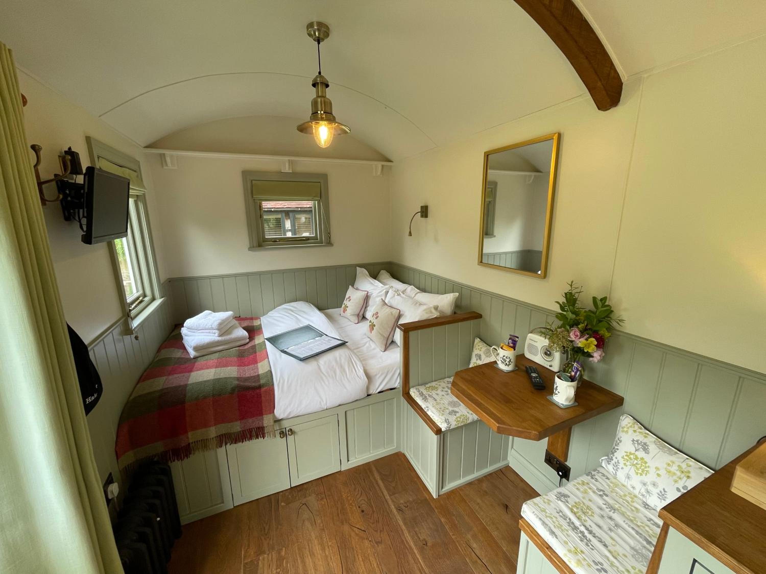 Shepherds Hut - Photo 1