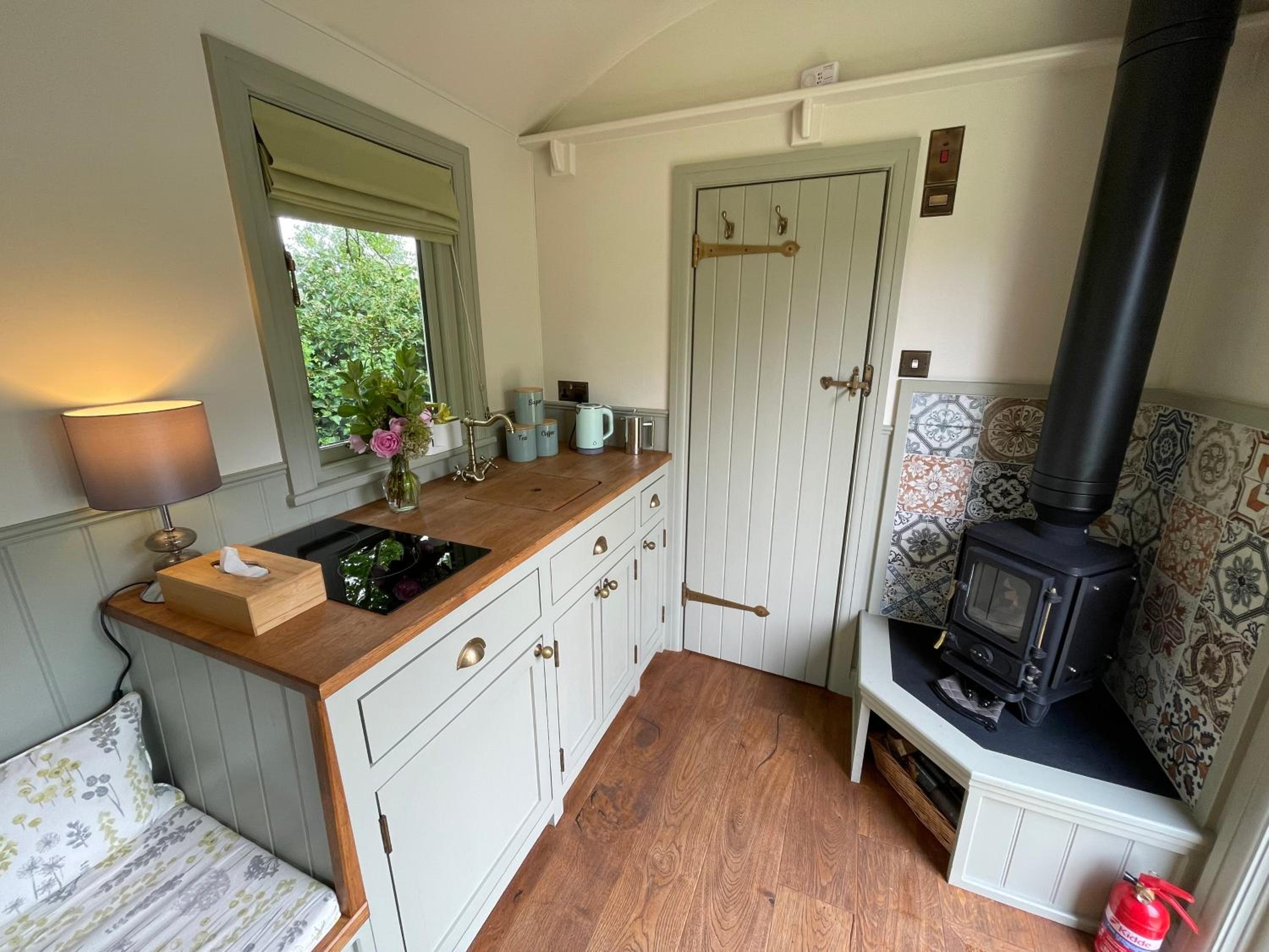 Shepherds Hut - Photo 4