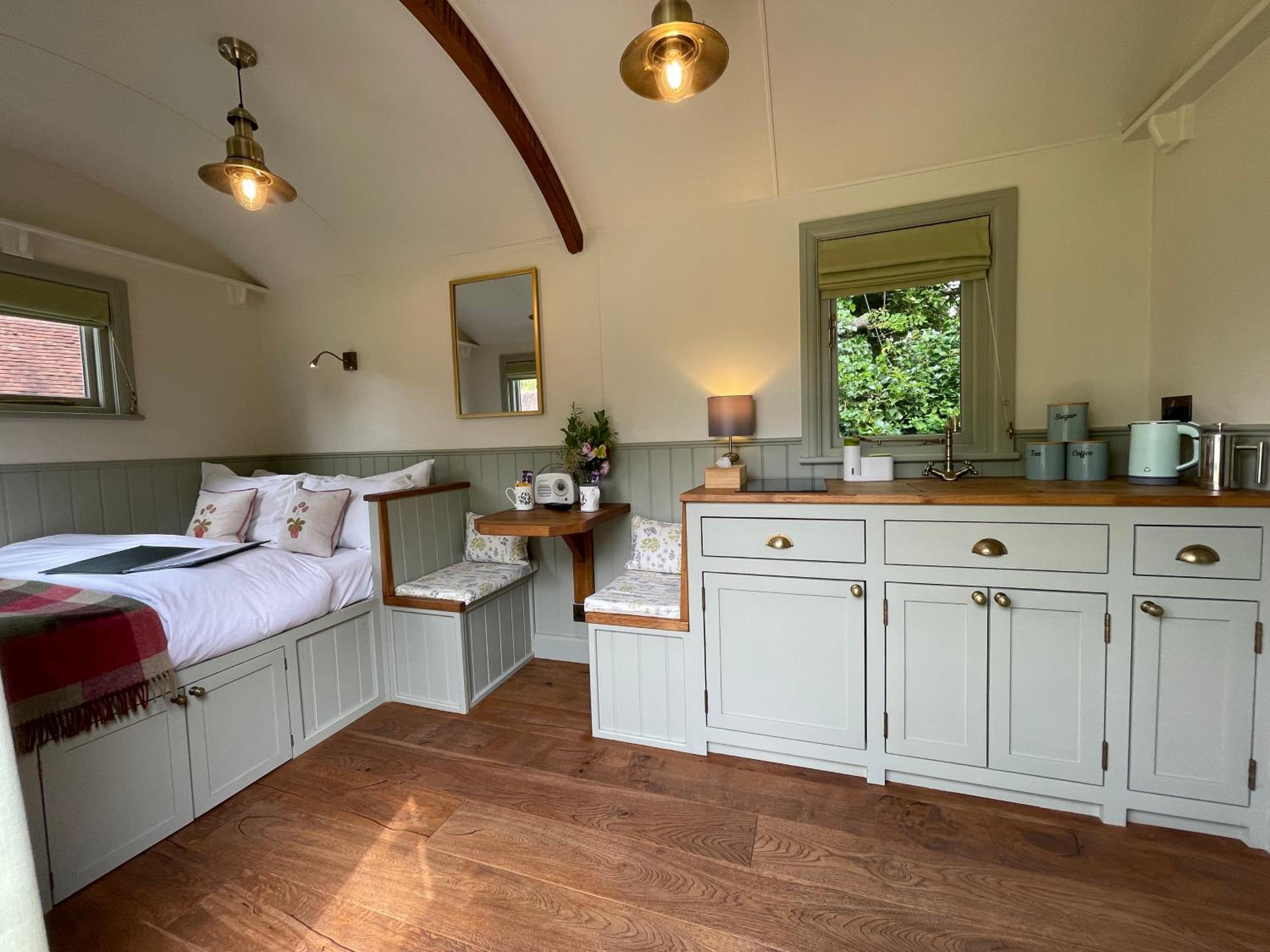 Shepherds Hut - Photo 6