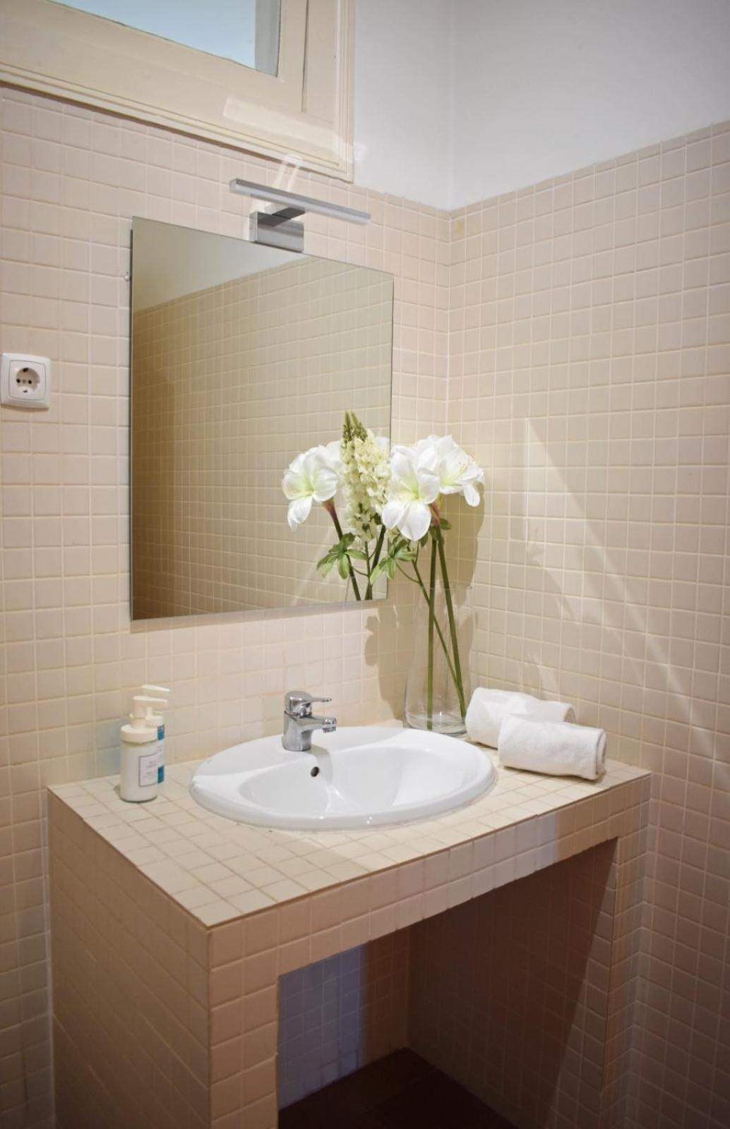 Three-Bedroom Apartment - Photo 9