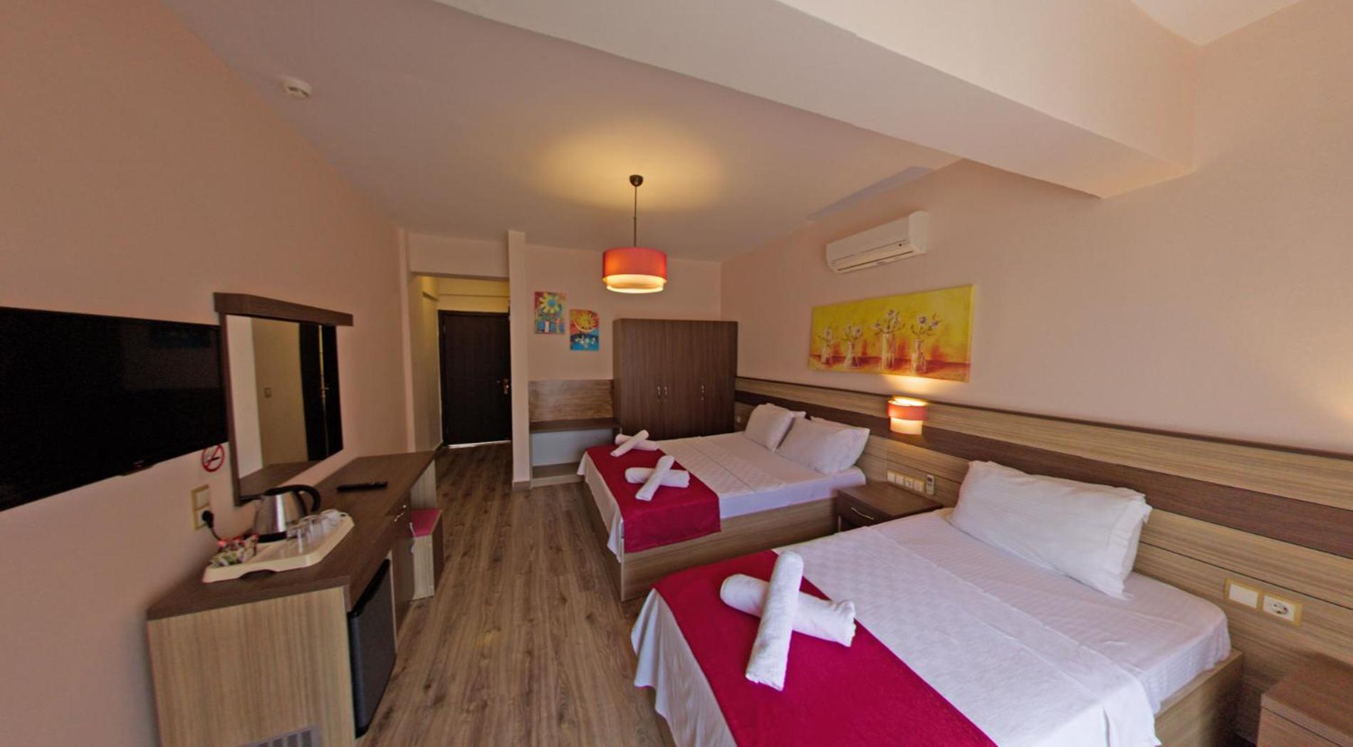 Superior Triple Room photo 3