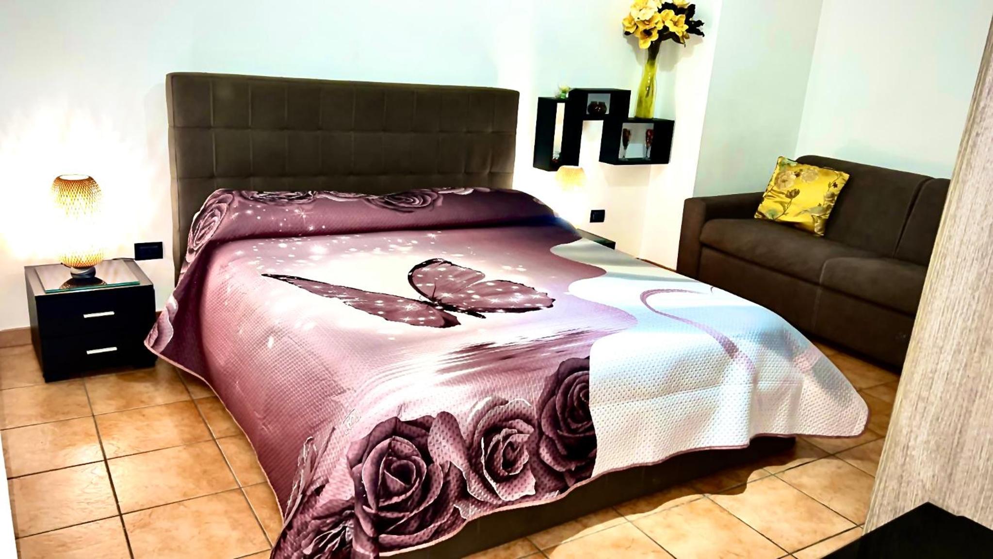 Standard King Room - Photo 11