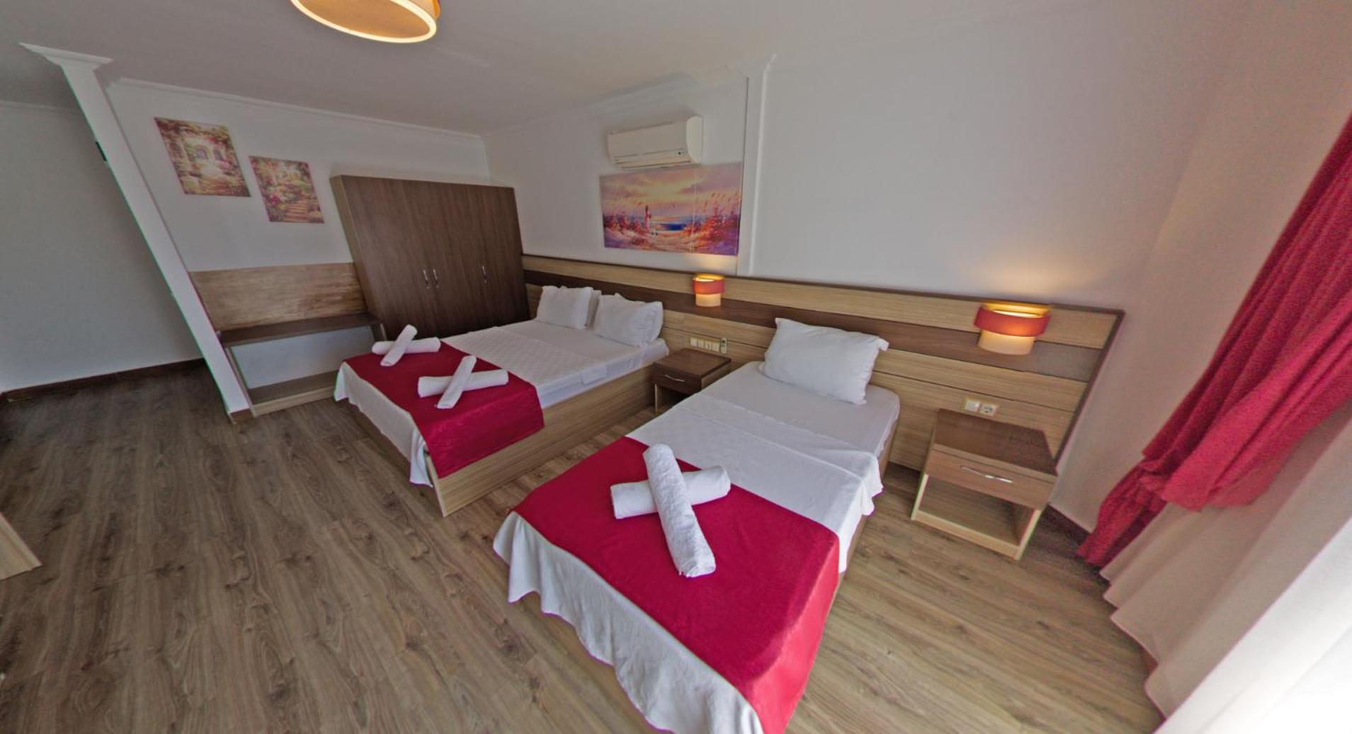 Standard Triple Room with Sea View