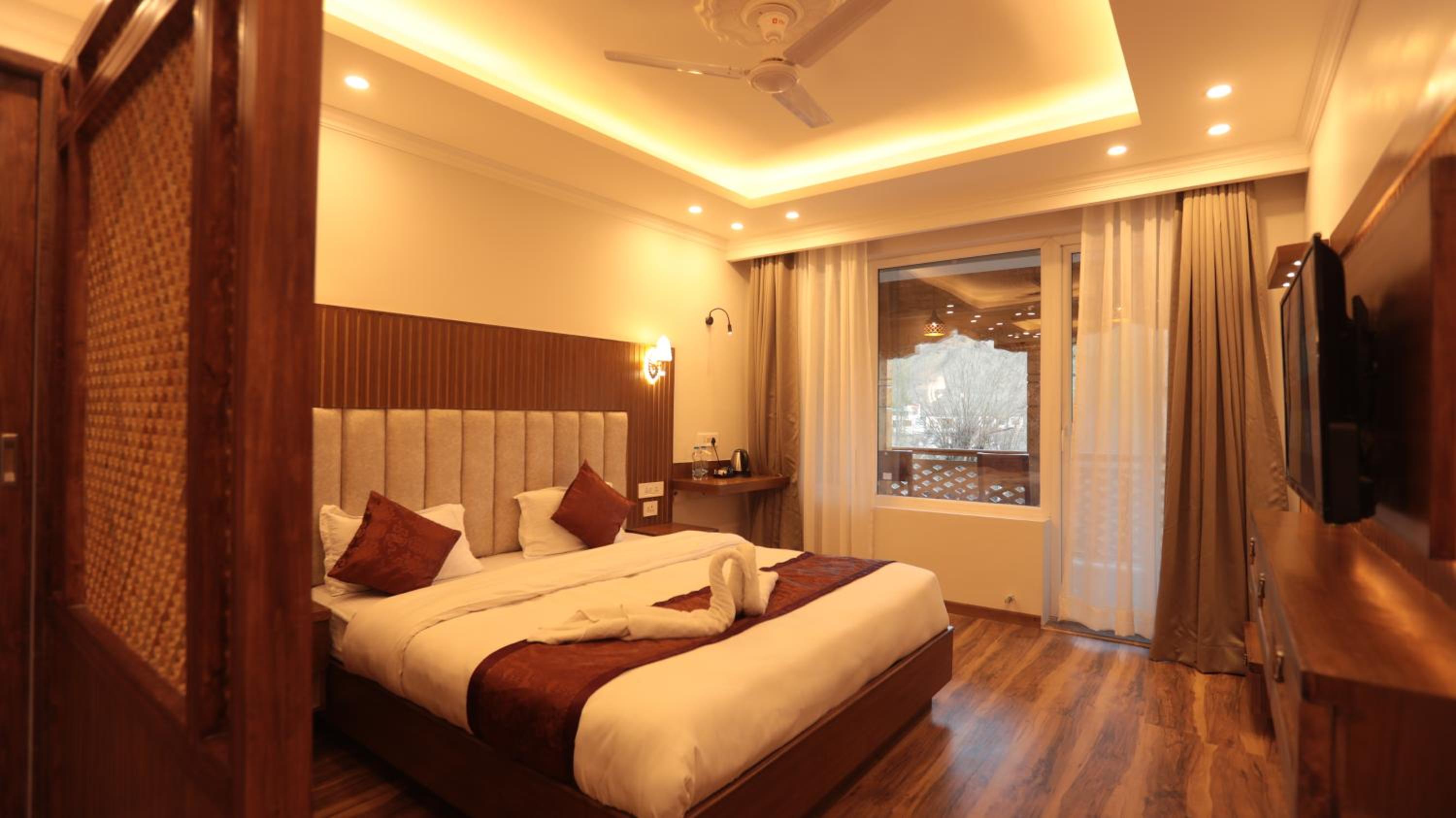 Deluxe Suite - Photo 3