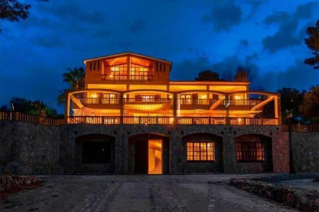 Villa photo 3