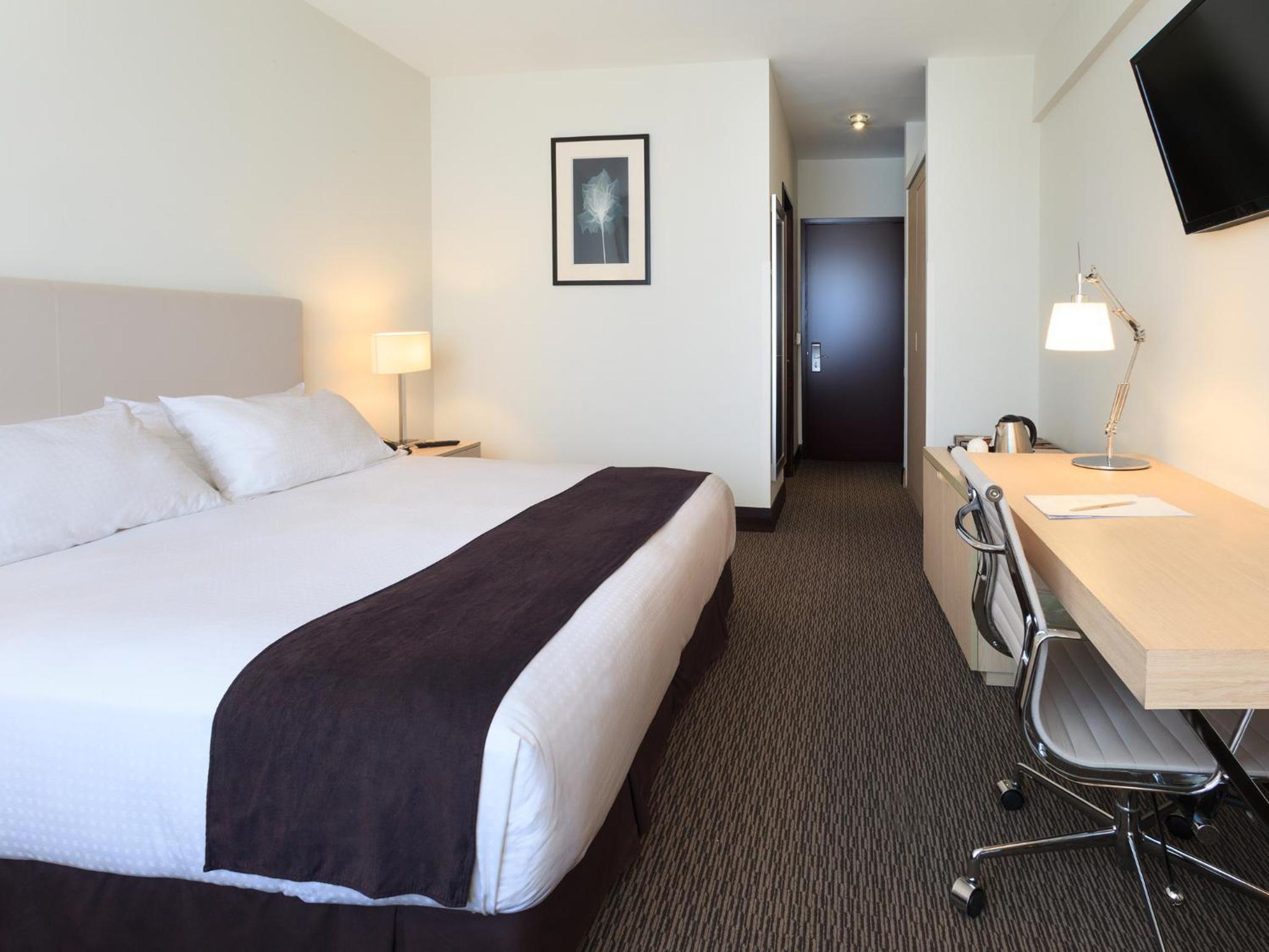 Single Room with Private Bathroom photo 3
