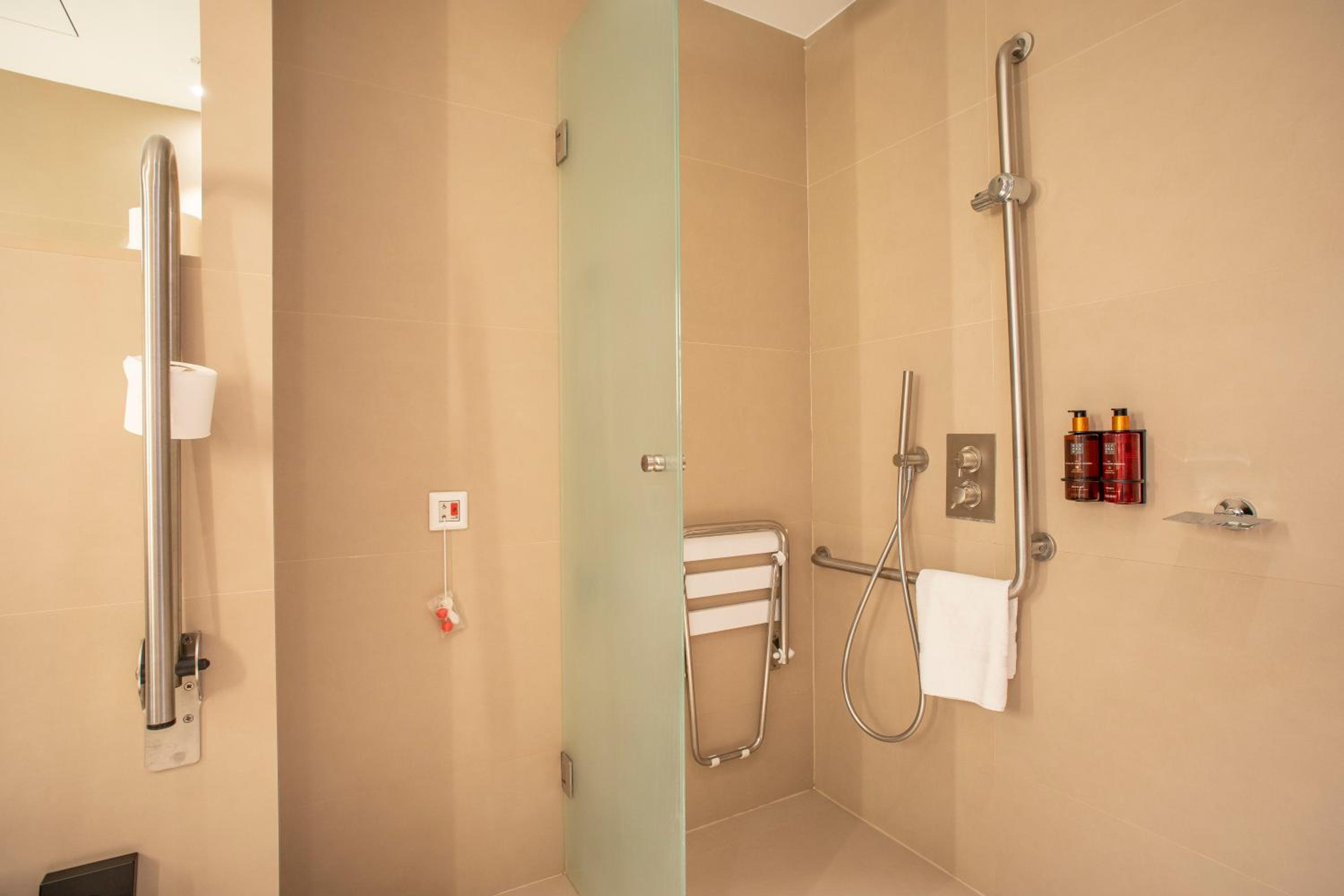 Standard Double Room thumbnail 5