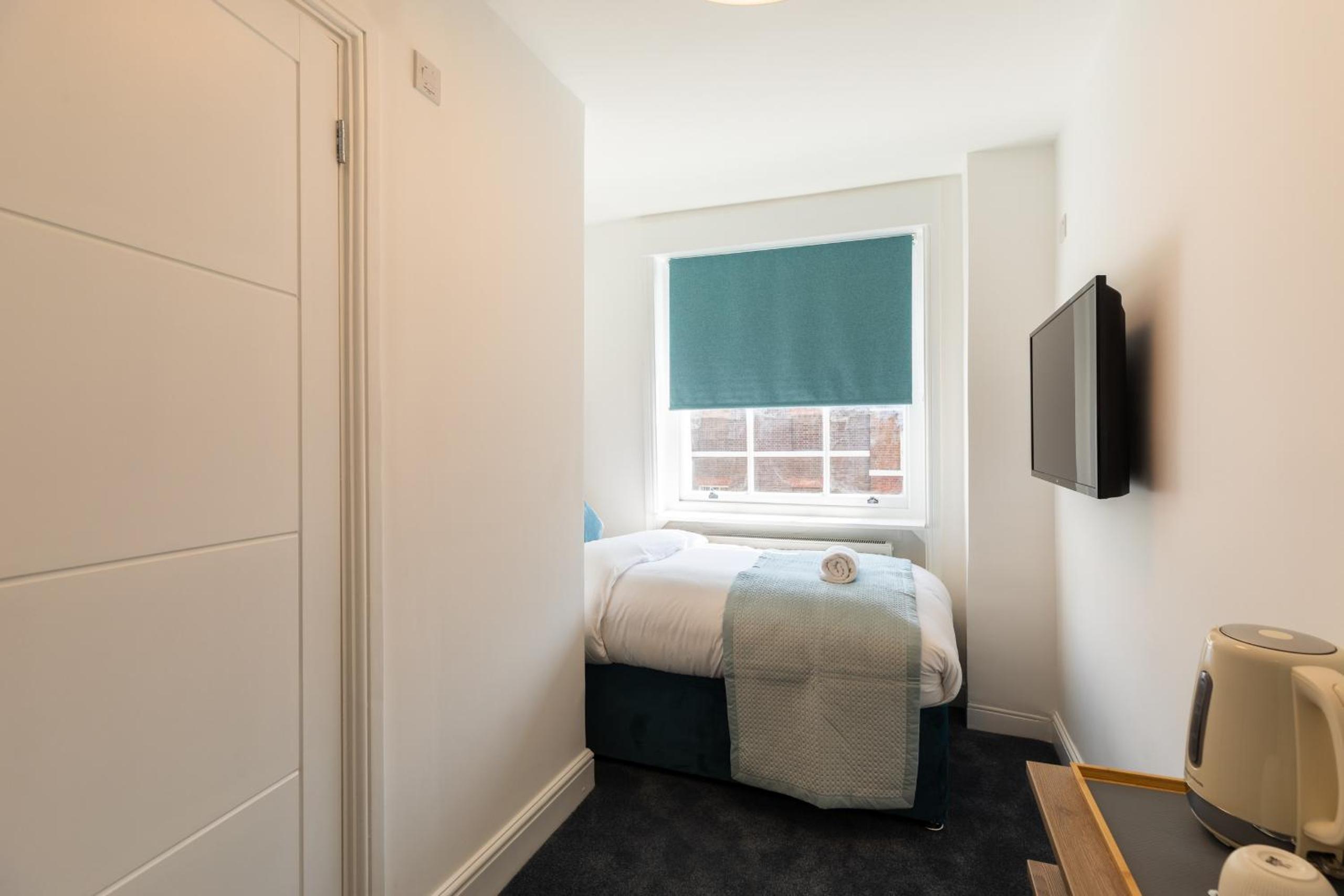 Single Room With Private Bathroom photo 2