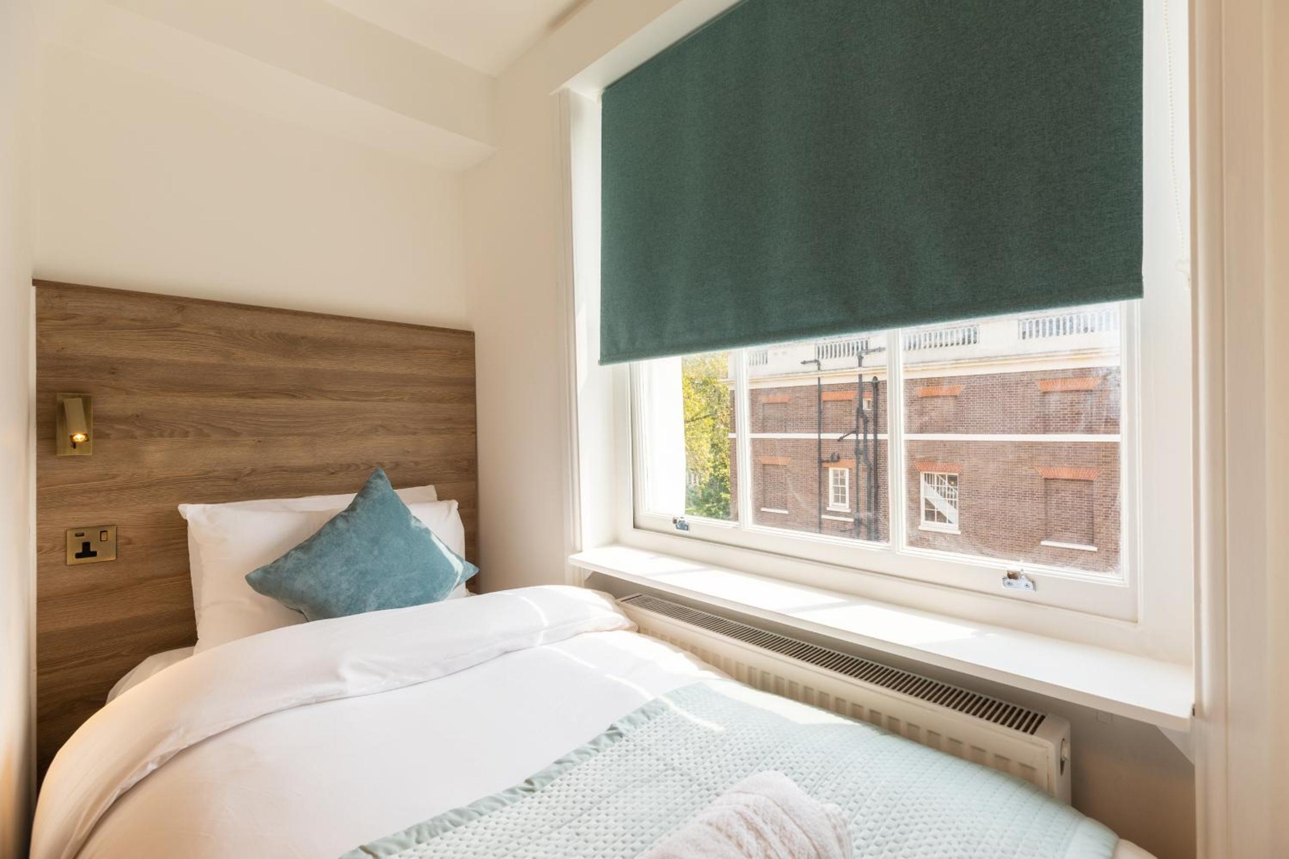 Single room with Private External Bathroom photo 2