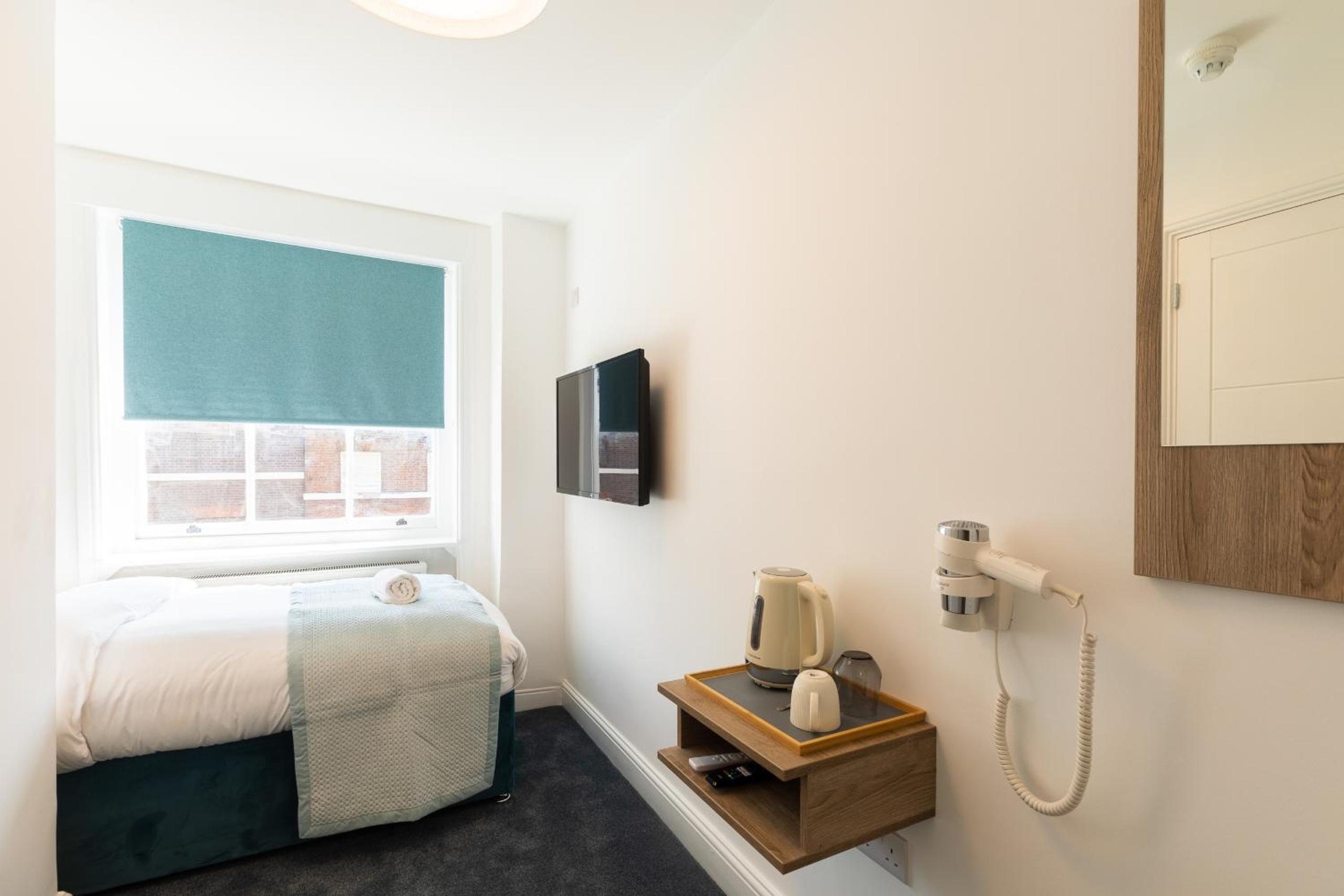Single Room With Private Bathroom photo 1