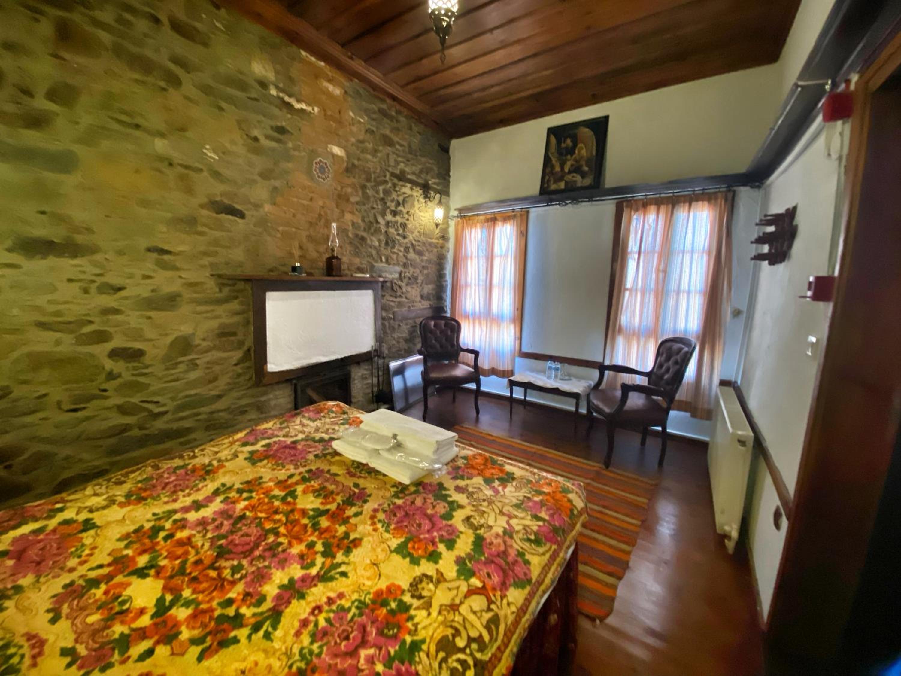 Deluxe Room - Photo 7