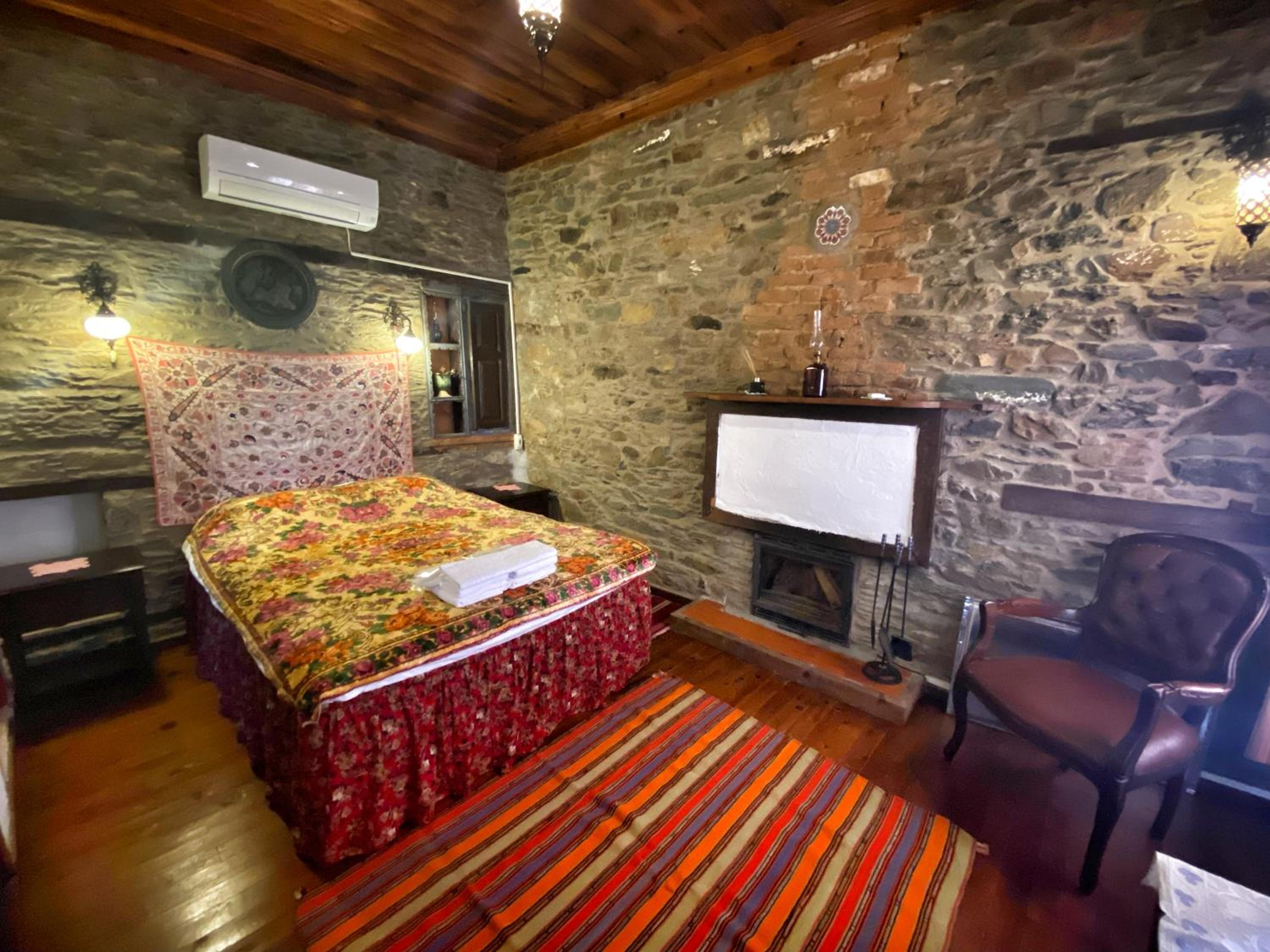 Deluxe Room - Photo 6