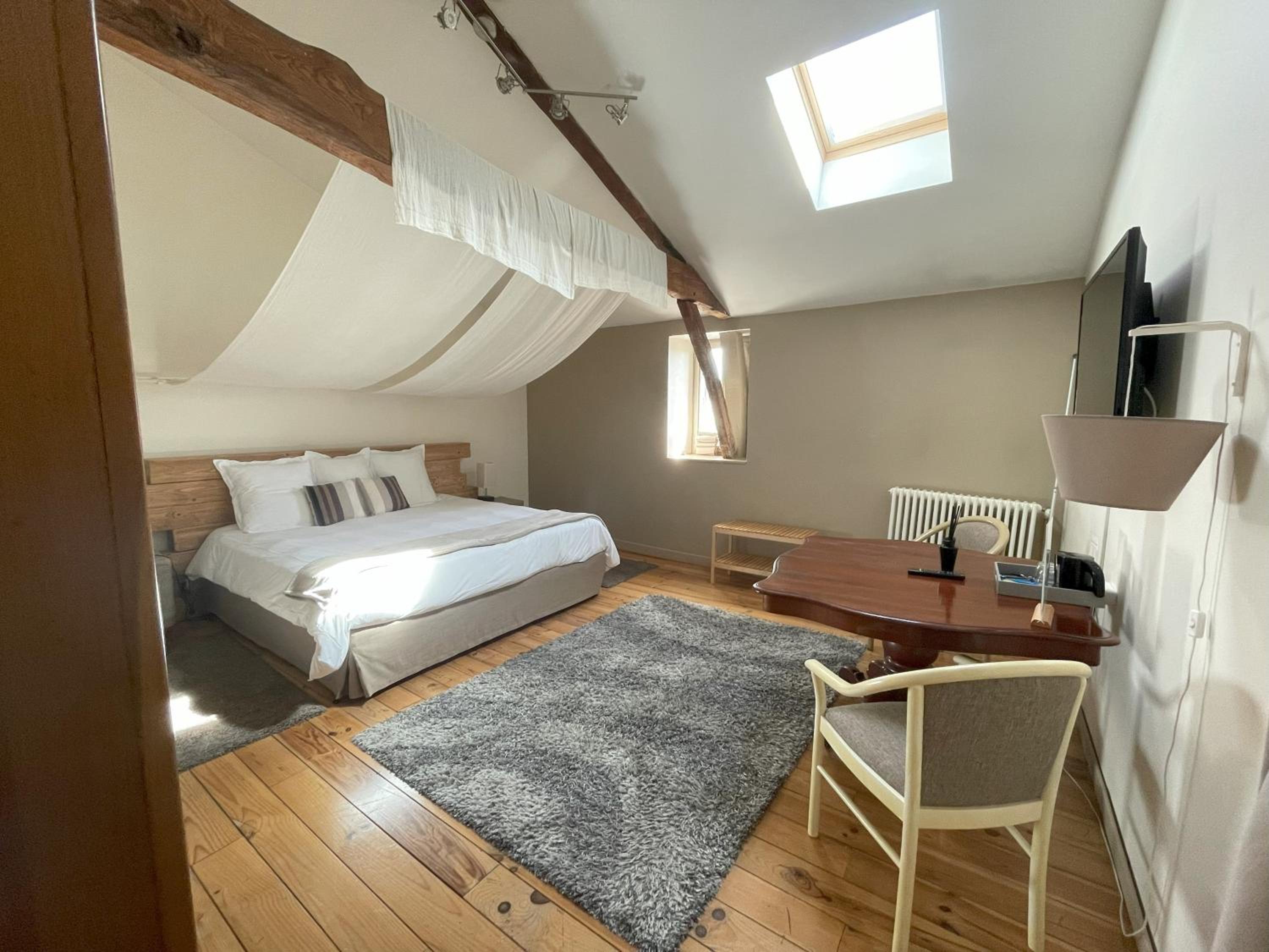 Suite - Photo 8