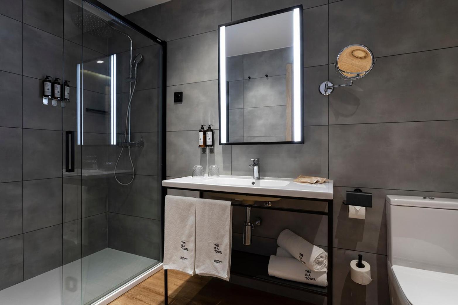 Triple Room (3 Adults) photo 2