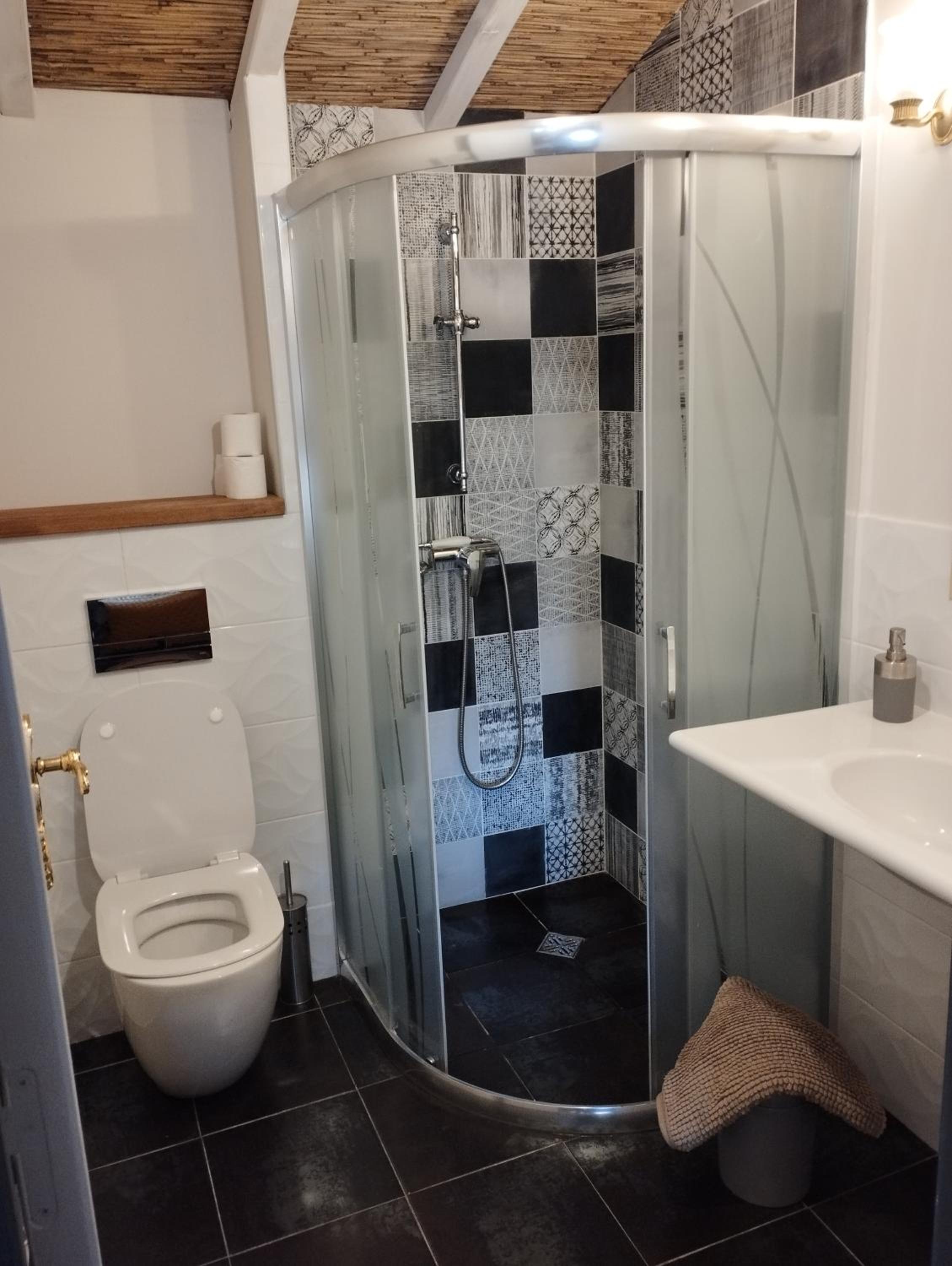 Deluxe Double or Twin Room - Photo 2