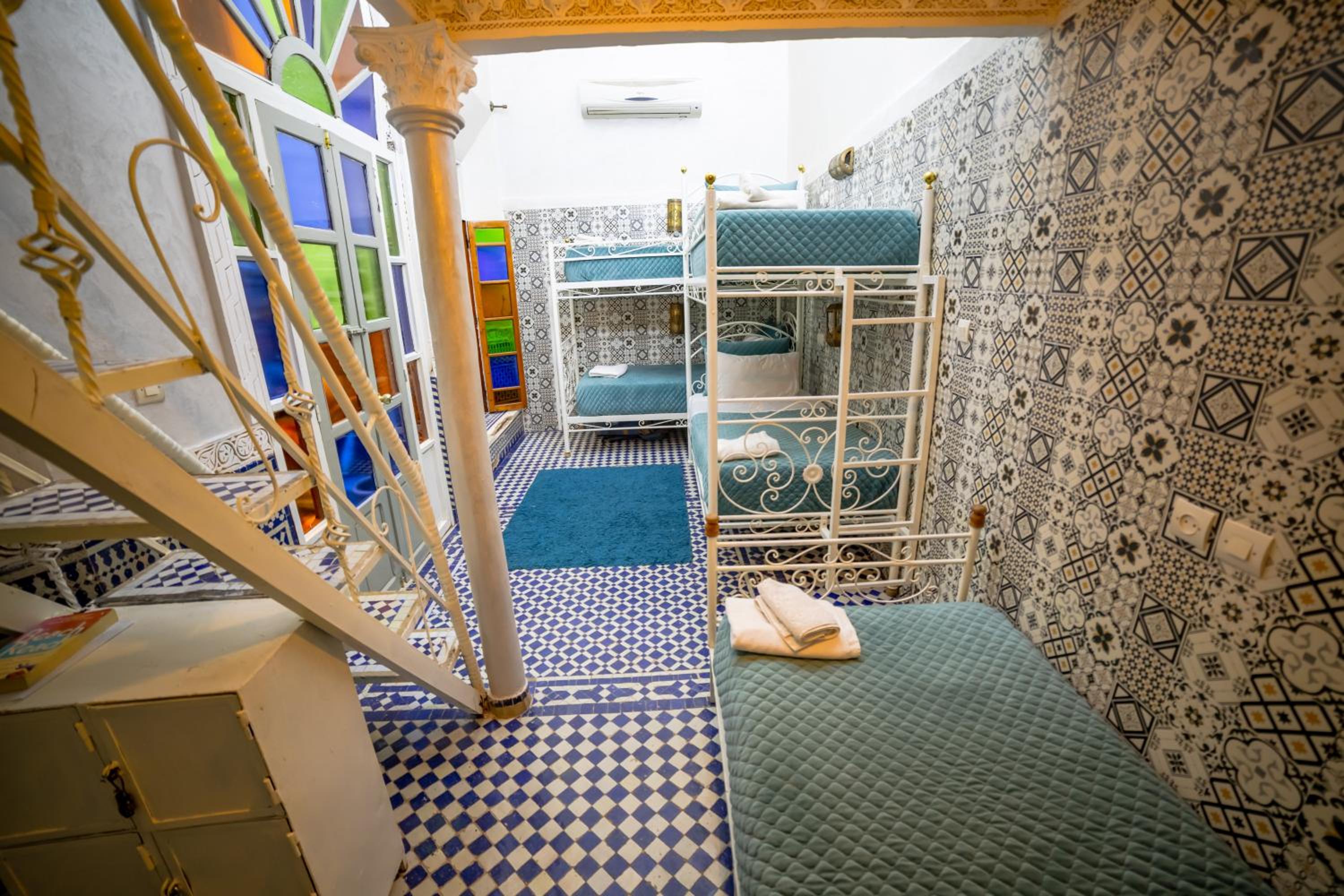 Single Bed in Mixed Dormitory Room