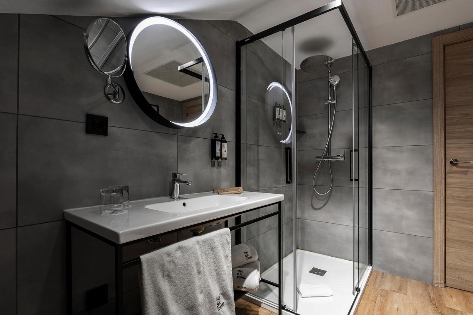 Quintuple Room (5 Adults) - Photo 4