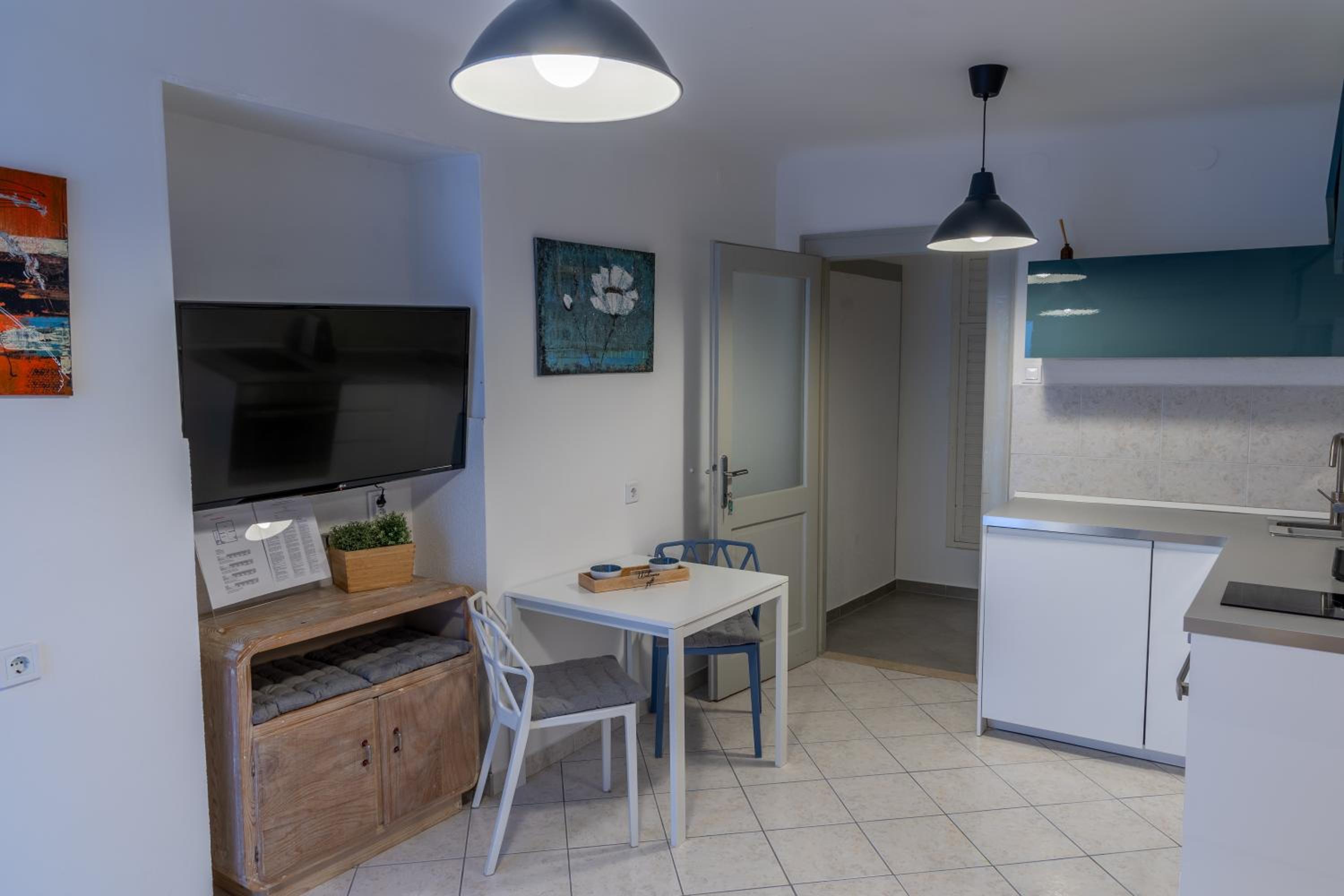 Apartment with Terrace - Photo 26