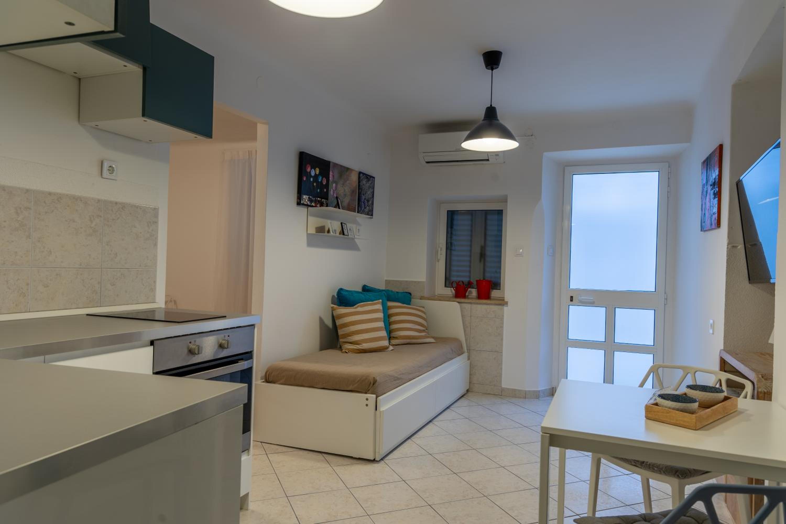 Apartment with Terrace - Photo 28