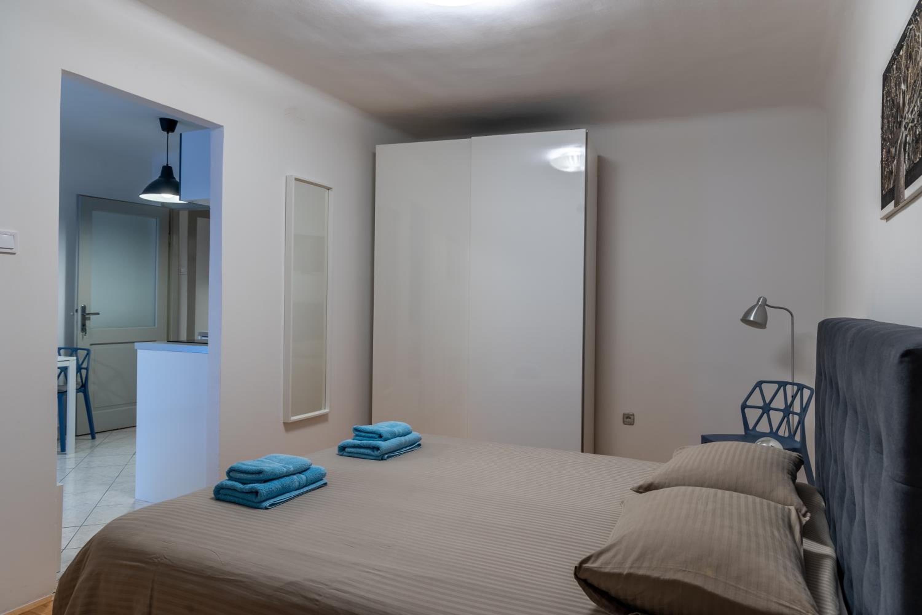 Apartment with Terrace - Photo 29