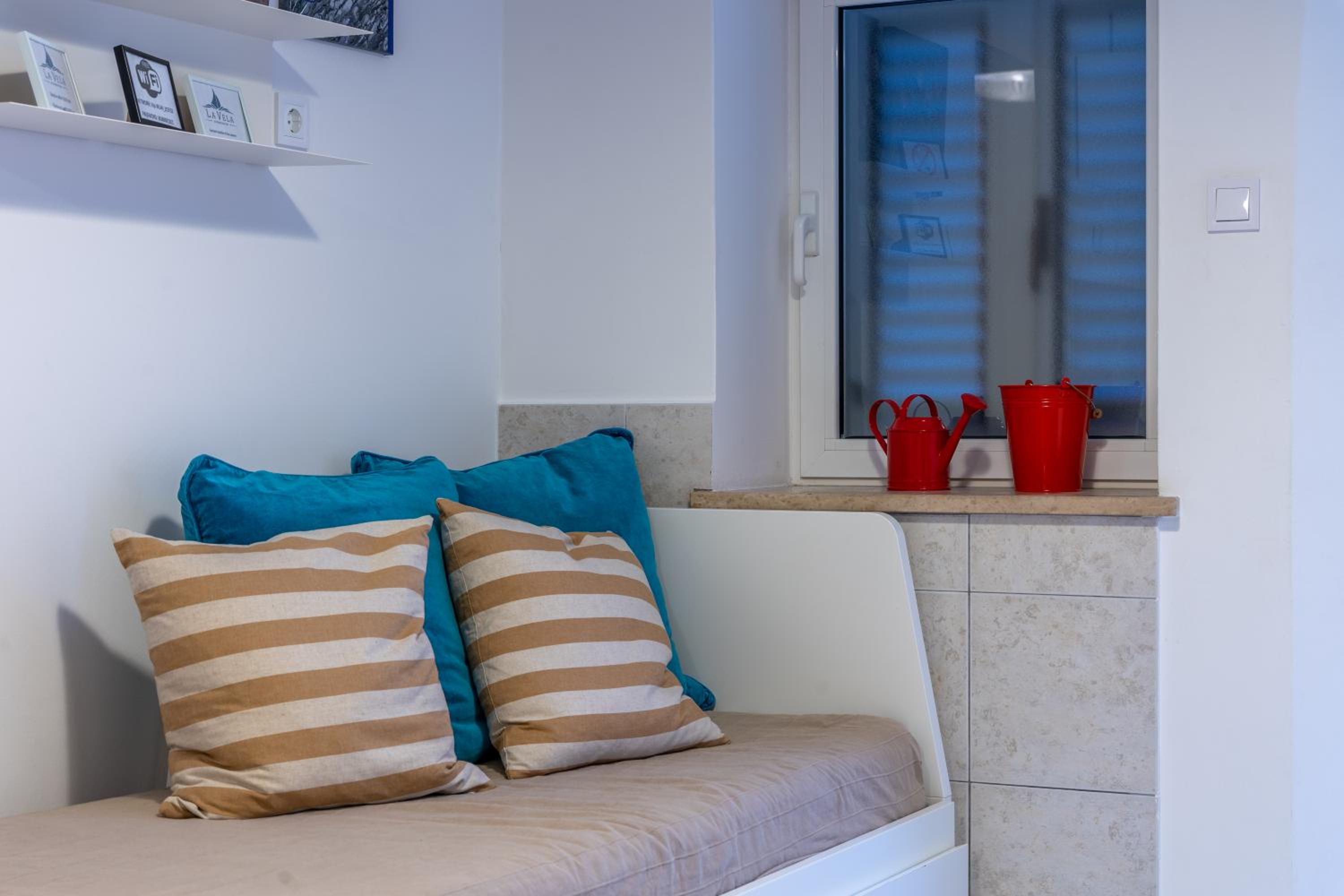 Apartment with Terrace - Photo 13