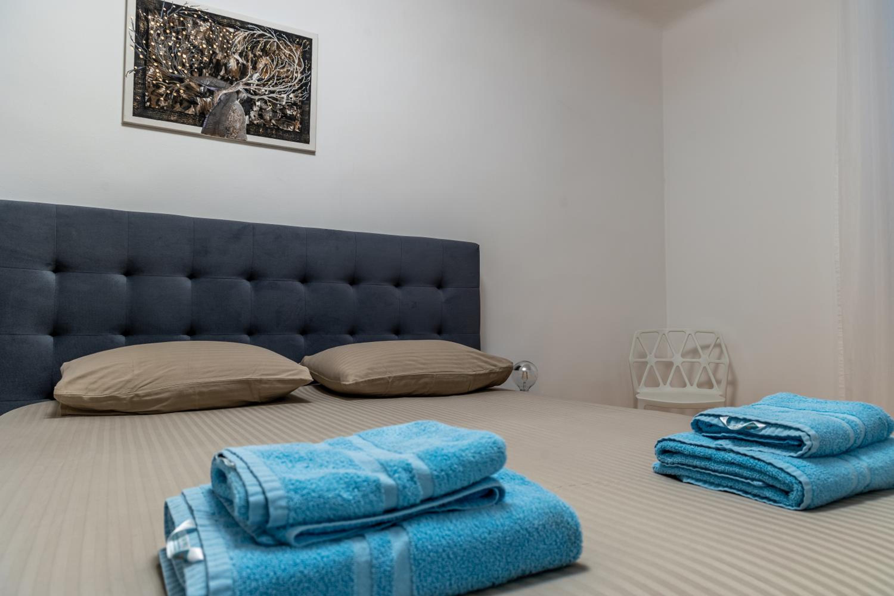 Apartment with Terrace - Photo 14