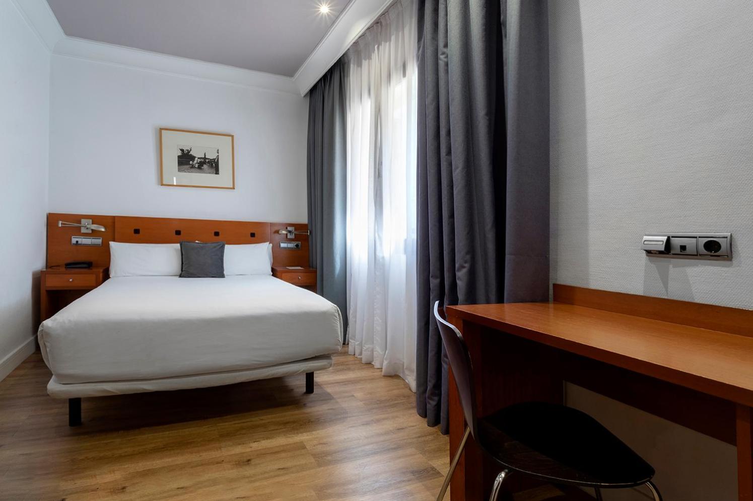 Small Double Room  (1-2 Adults) photo 3