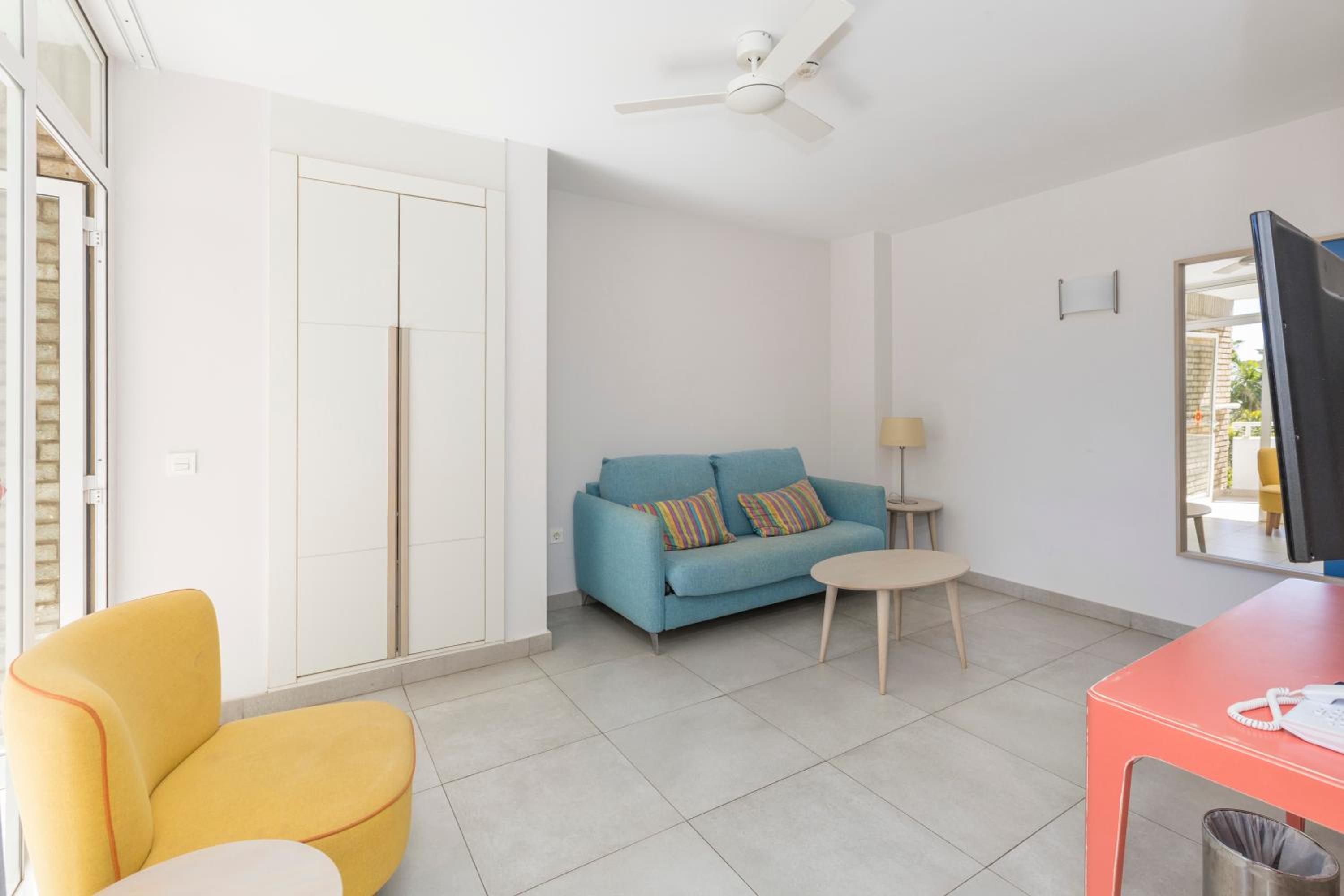 Habitación Estándar (2 Adultos + 1 Niño)