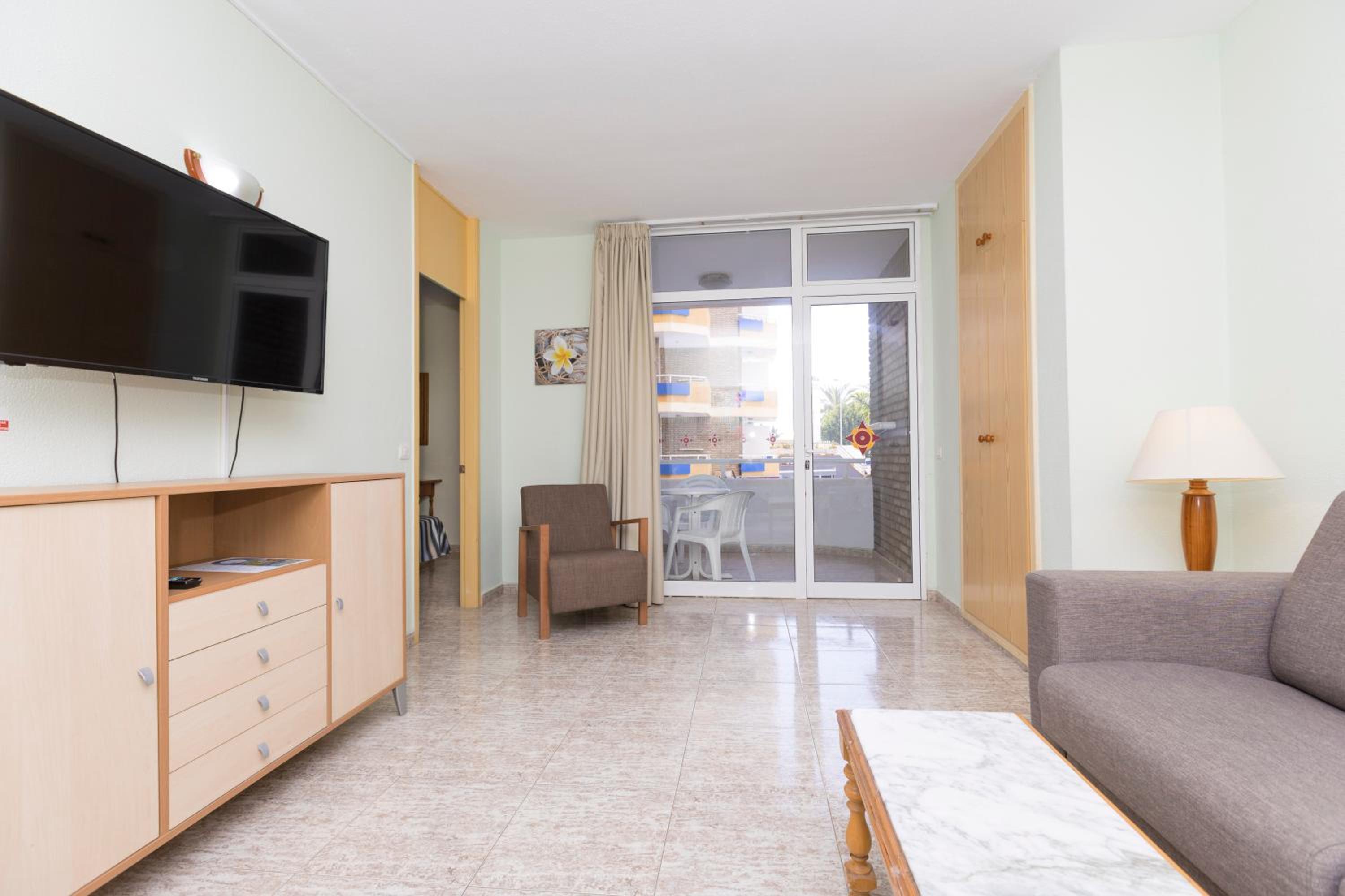 Habitación Doble Económica (2 Adultos + 3 Niños)
