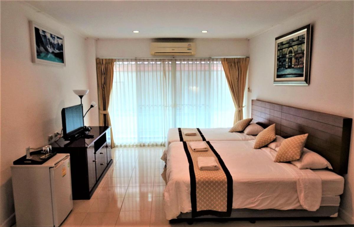 Deluxe Double Room (2 Adults + 1 Child)