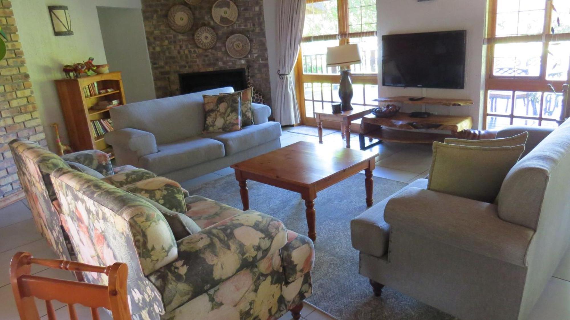 Three-Bedroom House photo 3