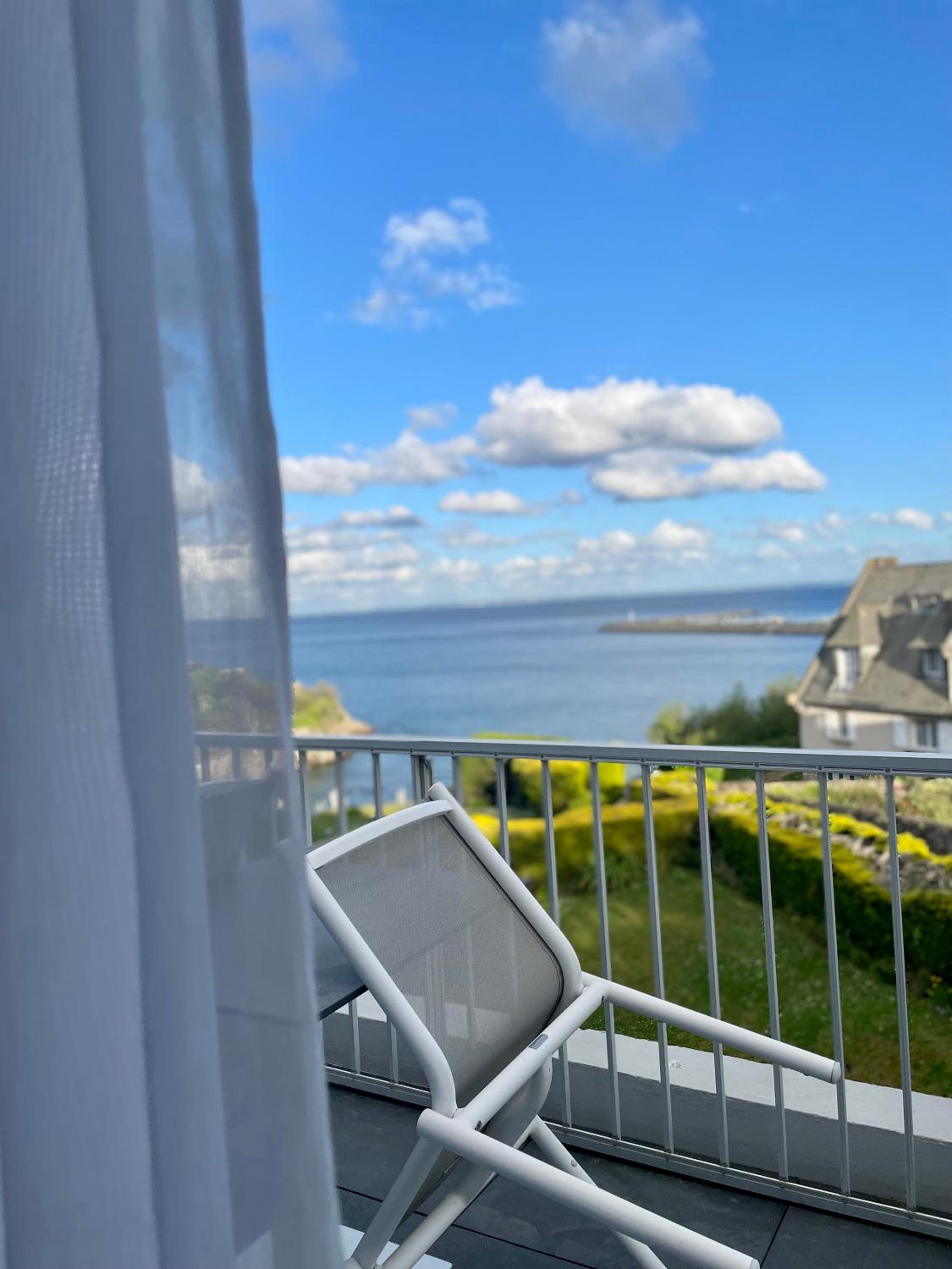 Comfort Double Room with Terrace and Lateral Sea View - Photo 10
