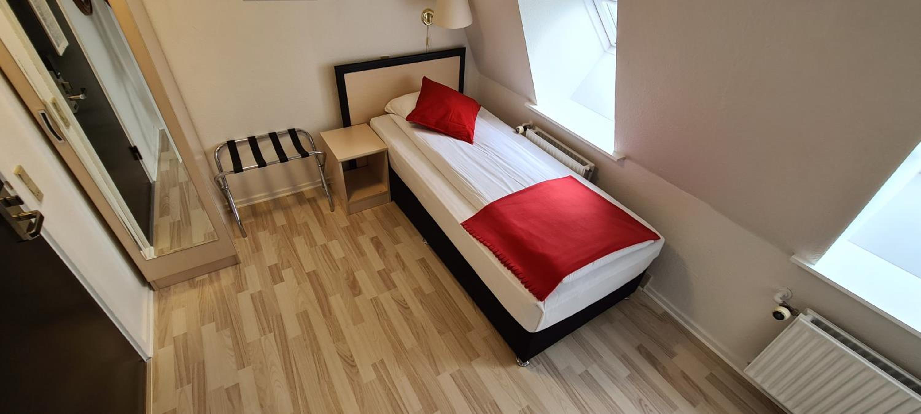 Economy single room, Small bathroom, note stairs to floor photo 2