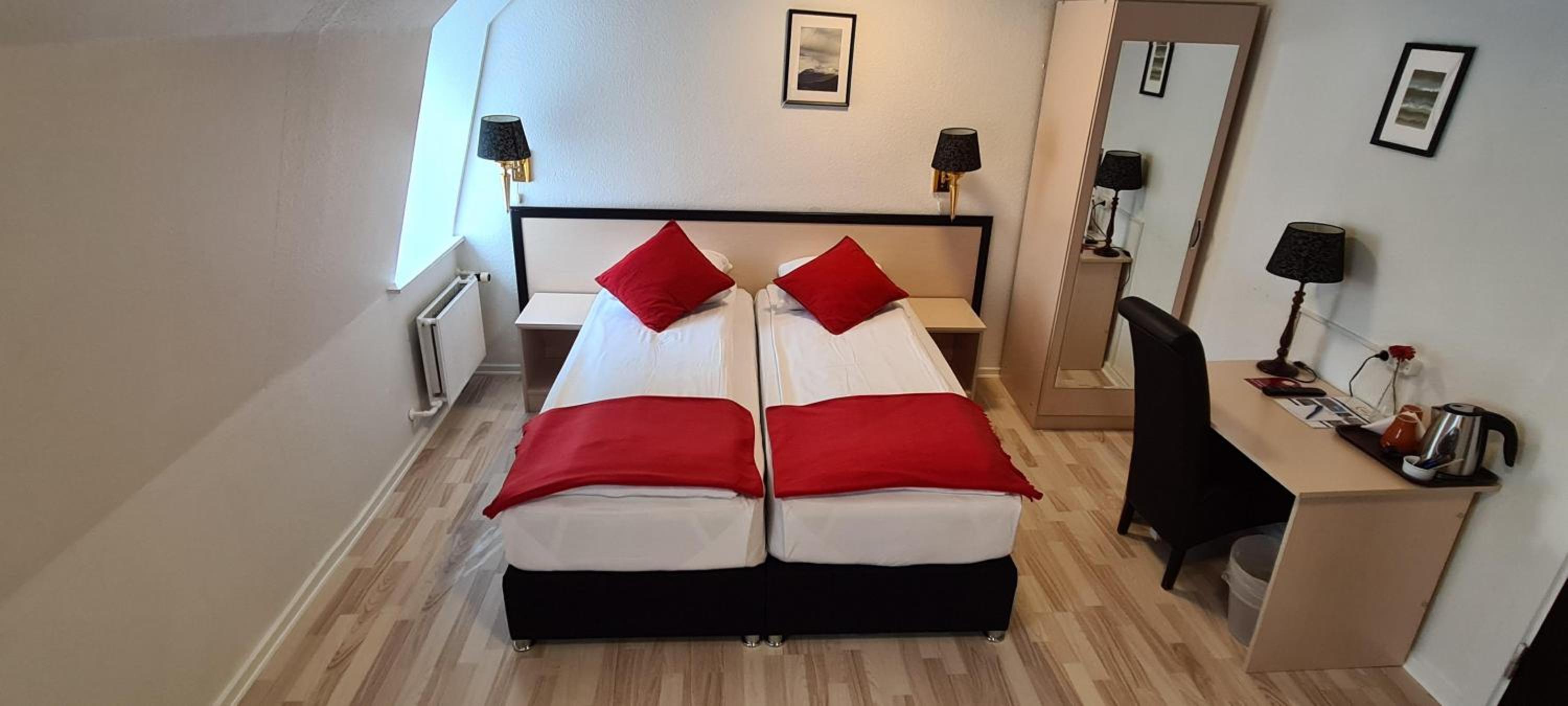 Economy twin room, Small bathroom, note stairs to floor photo 2