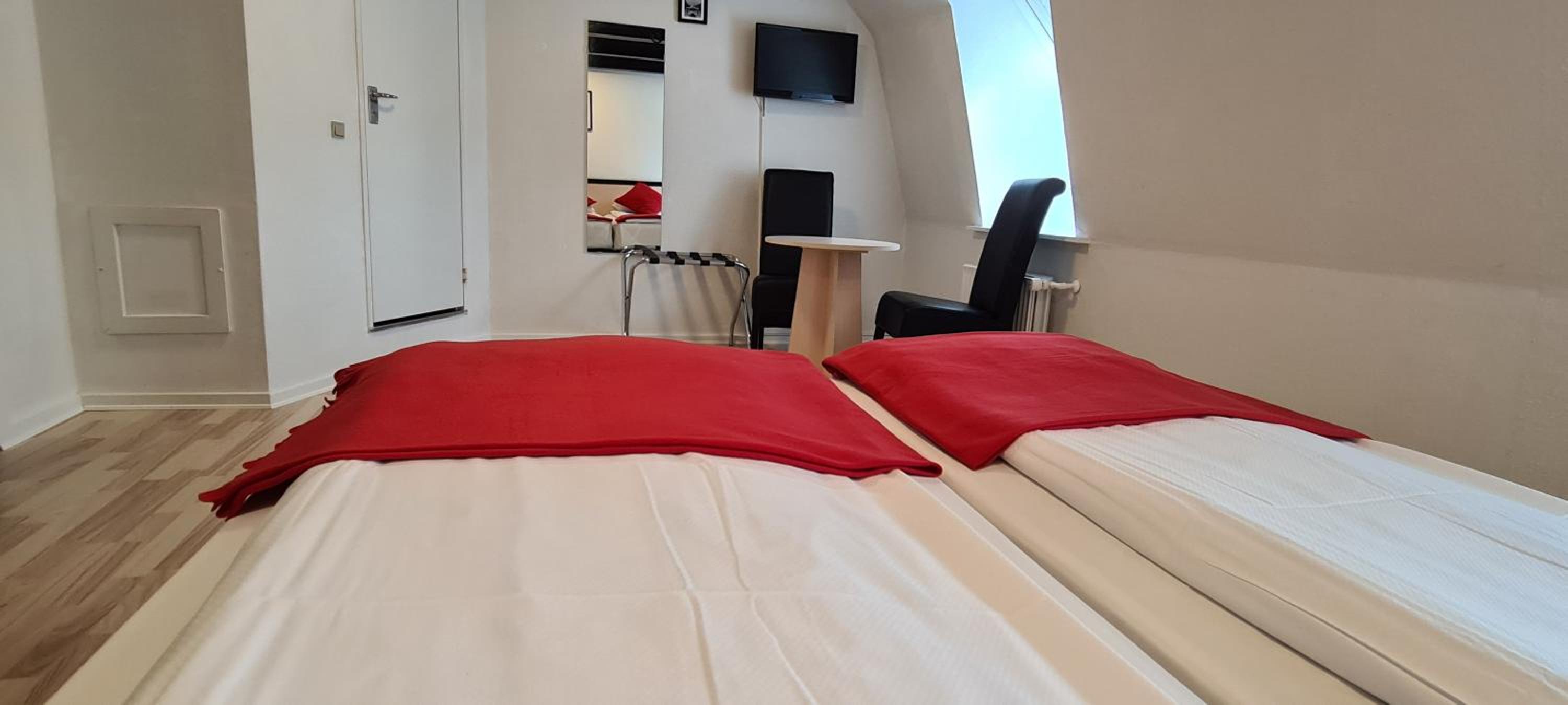 Economy twin room, Small bathroom, note stairs to floor photo 3