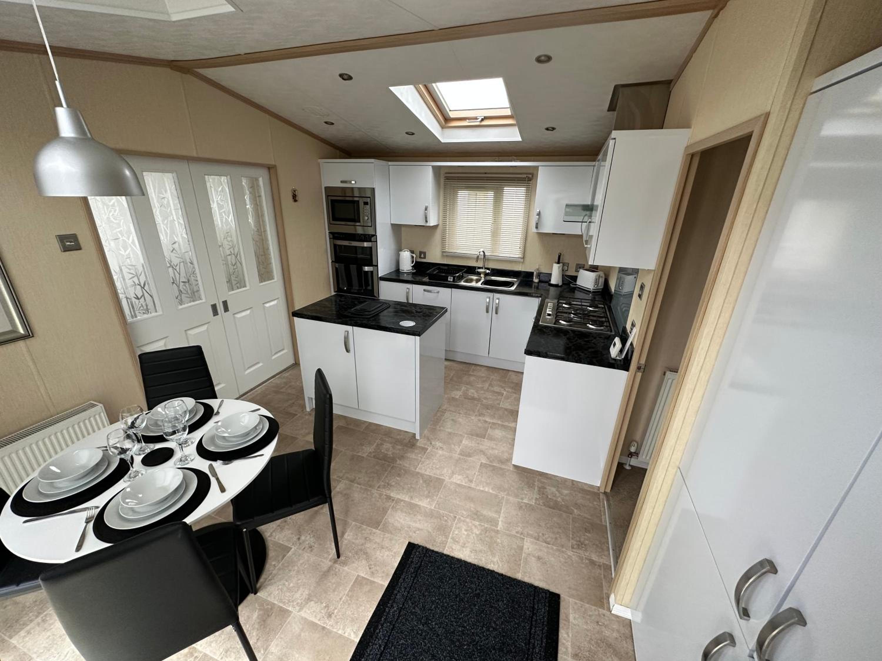 Mobile Home photo 3