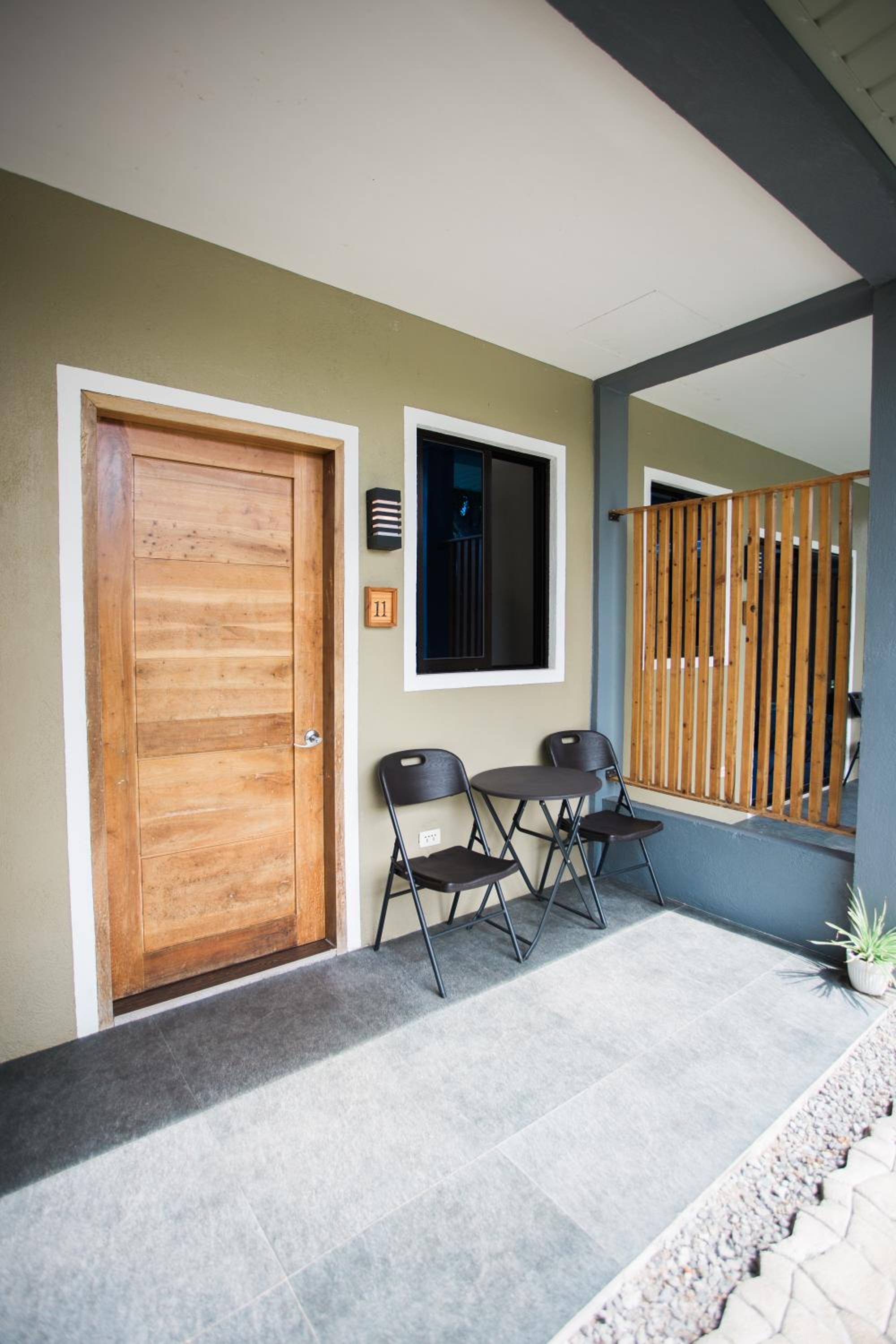 Studio with Pool View - Photo 4