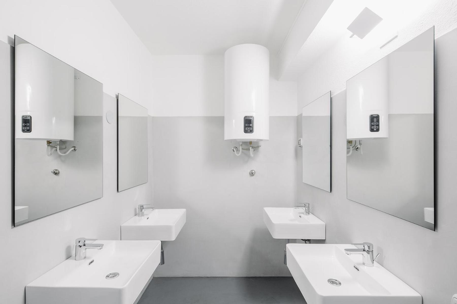 Twin Room with Shared Bathroom photo 3
