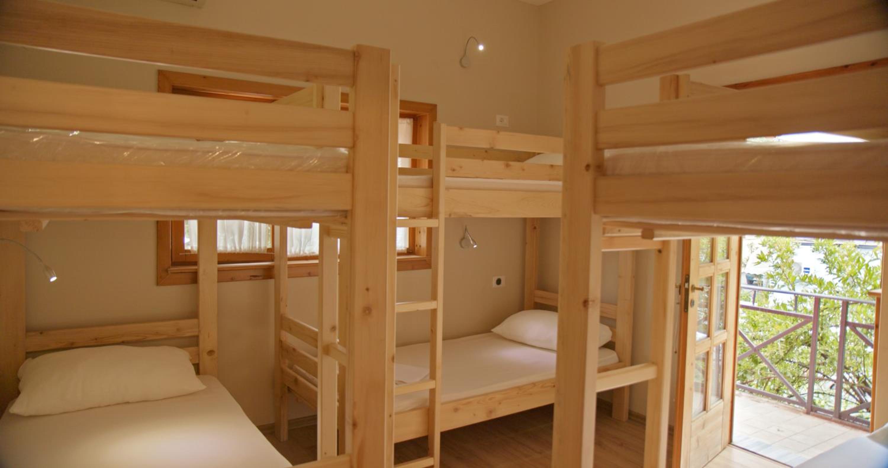 6-Bed Mixed Dormitory Room photo 1