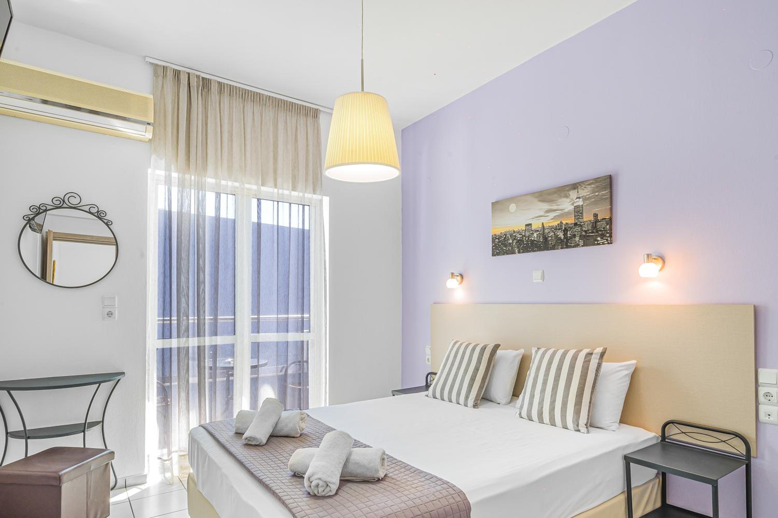Superior One-Bedroom Apartment (2 Adults) - Photo 1