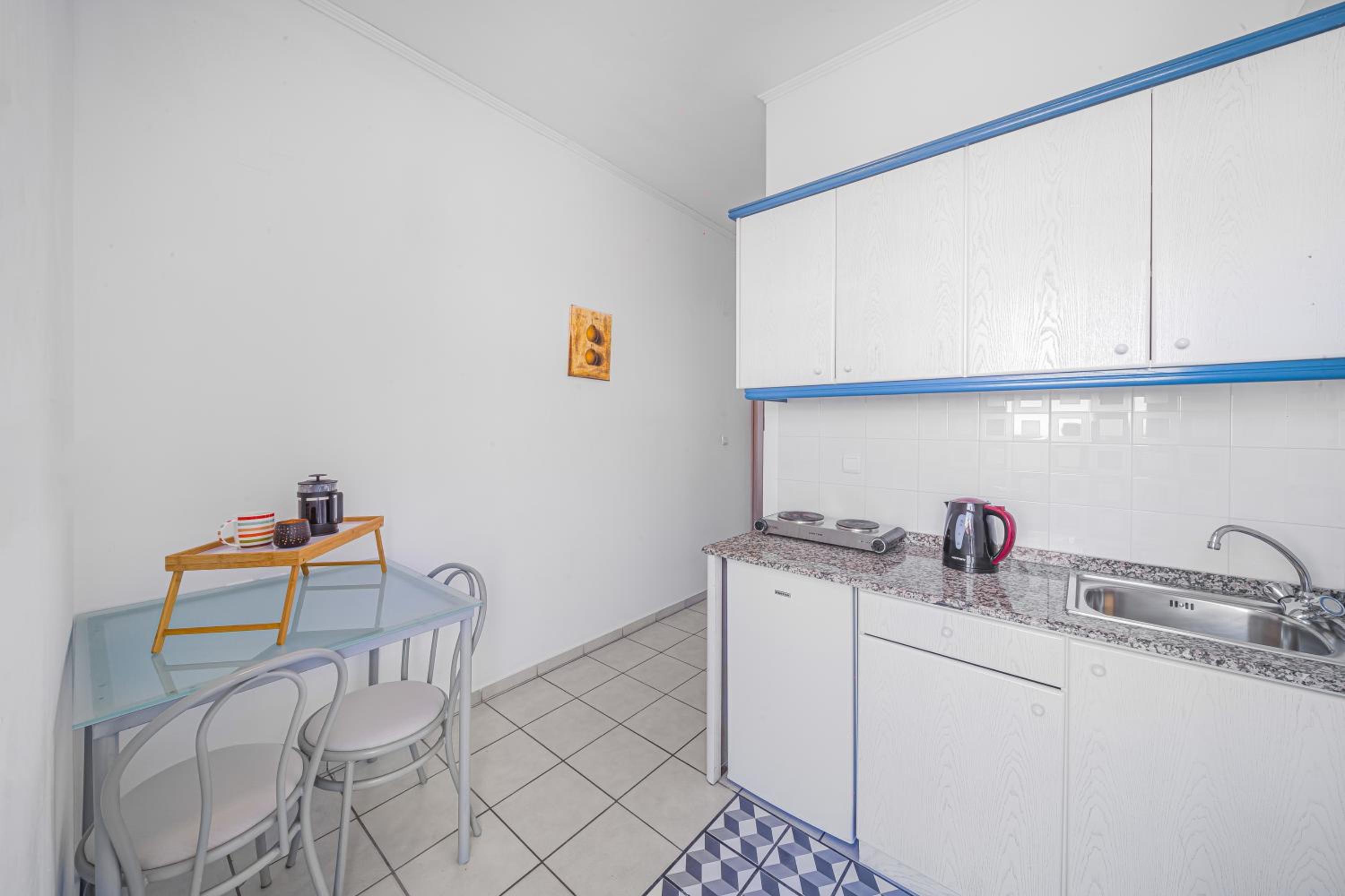 Superior One-Bedroom Apartment (2 Adults) - Photo 3