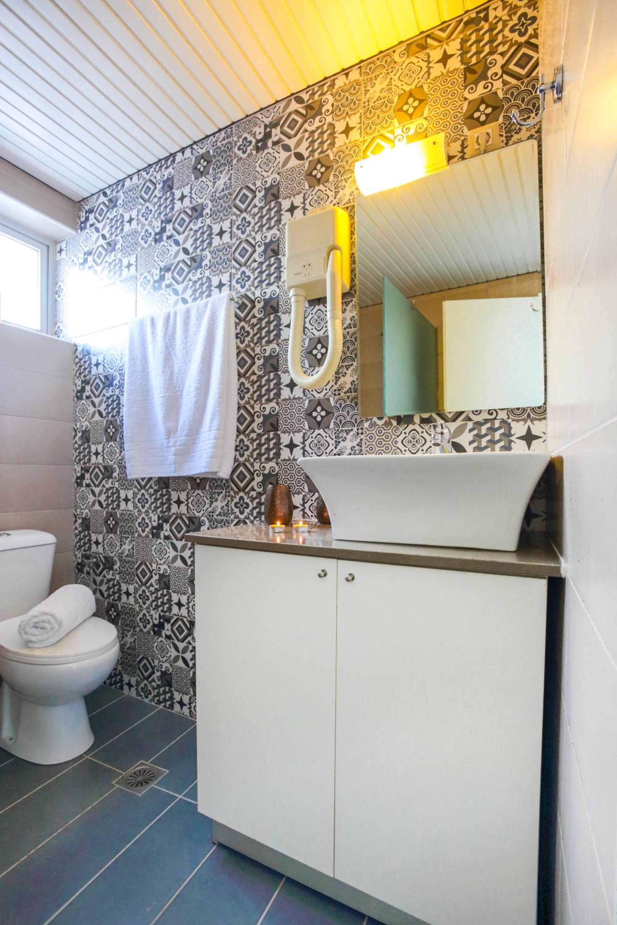 Superior One-Bedroom Apartment (2 Adults) - Photo 9