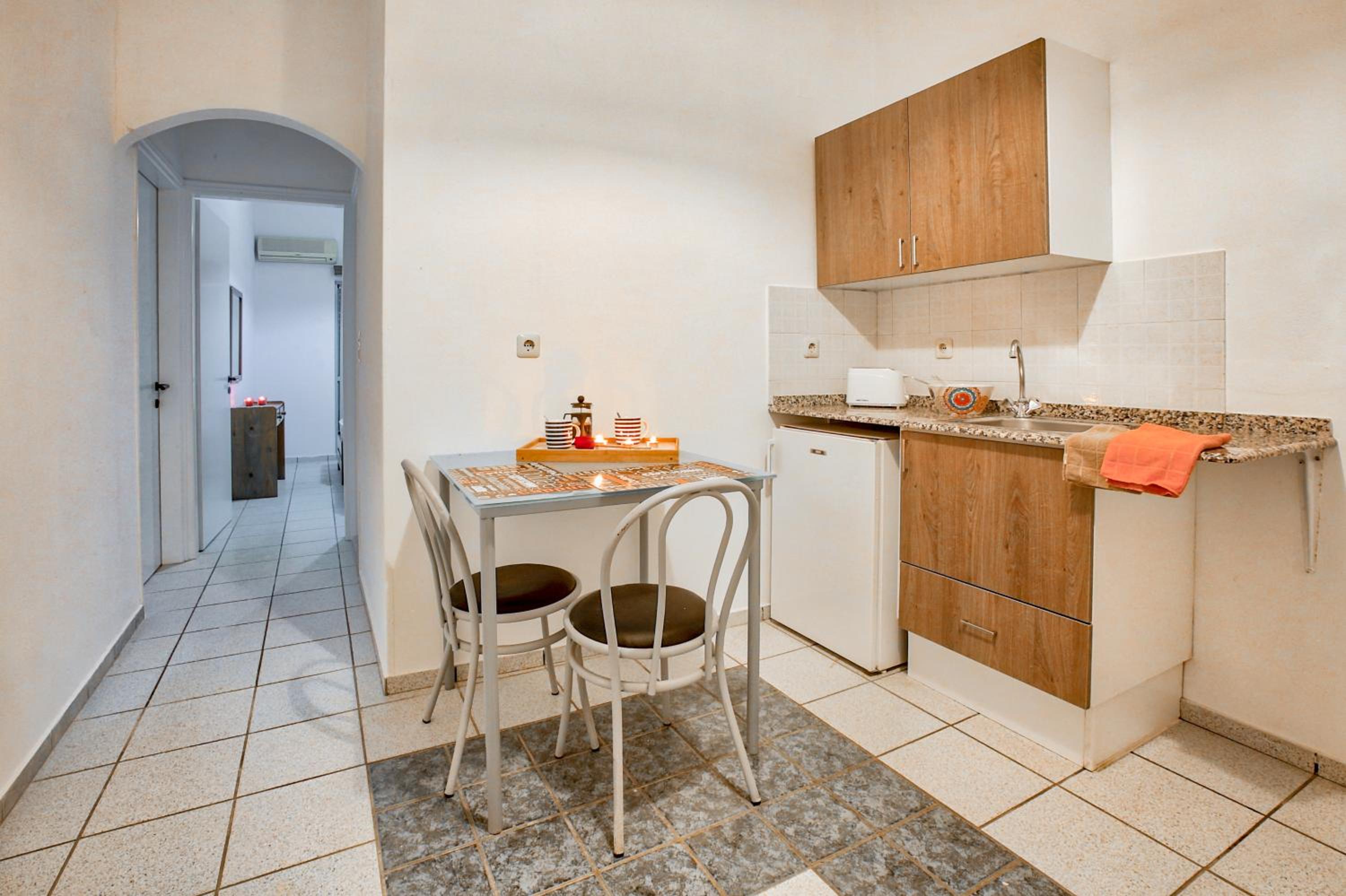 Superior One-Bedroom Apartment (2 Adults) - Photo 2