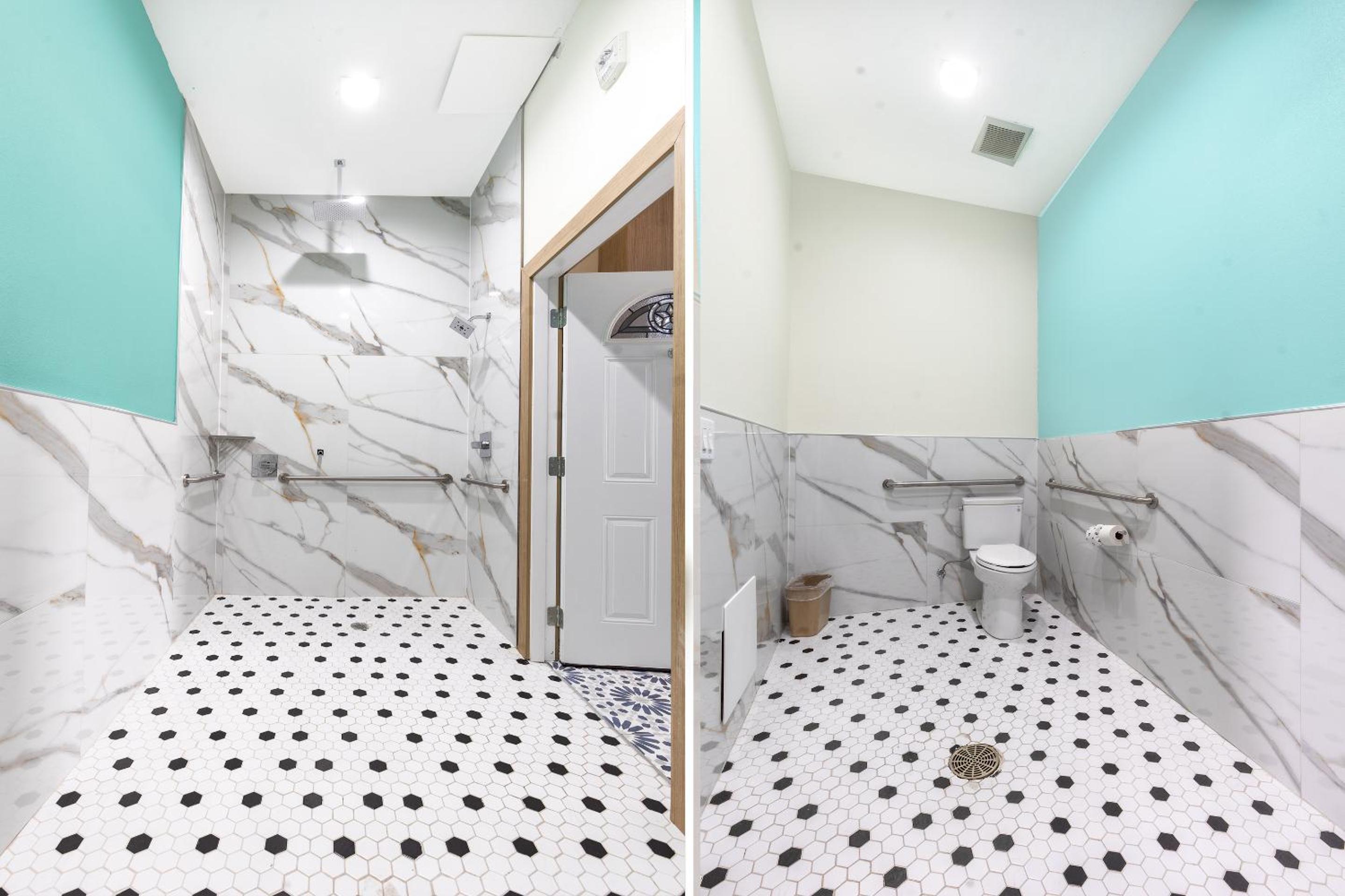 King Bed Jetted Tub with Kitchenette - Photo 4